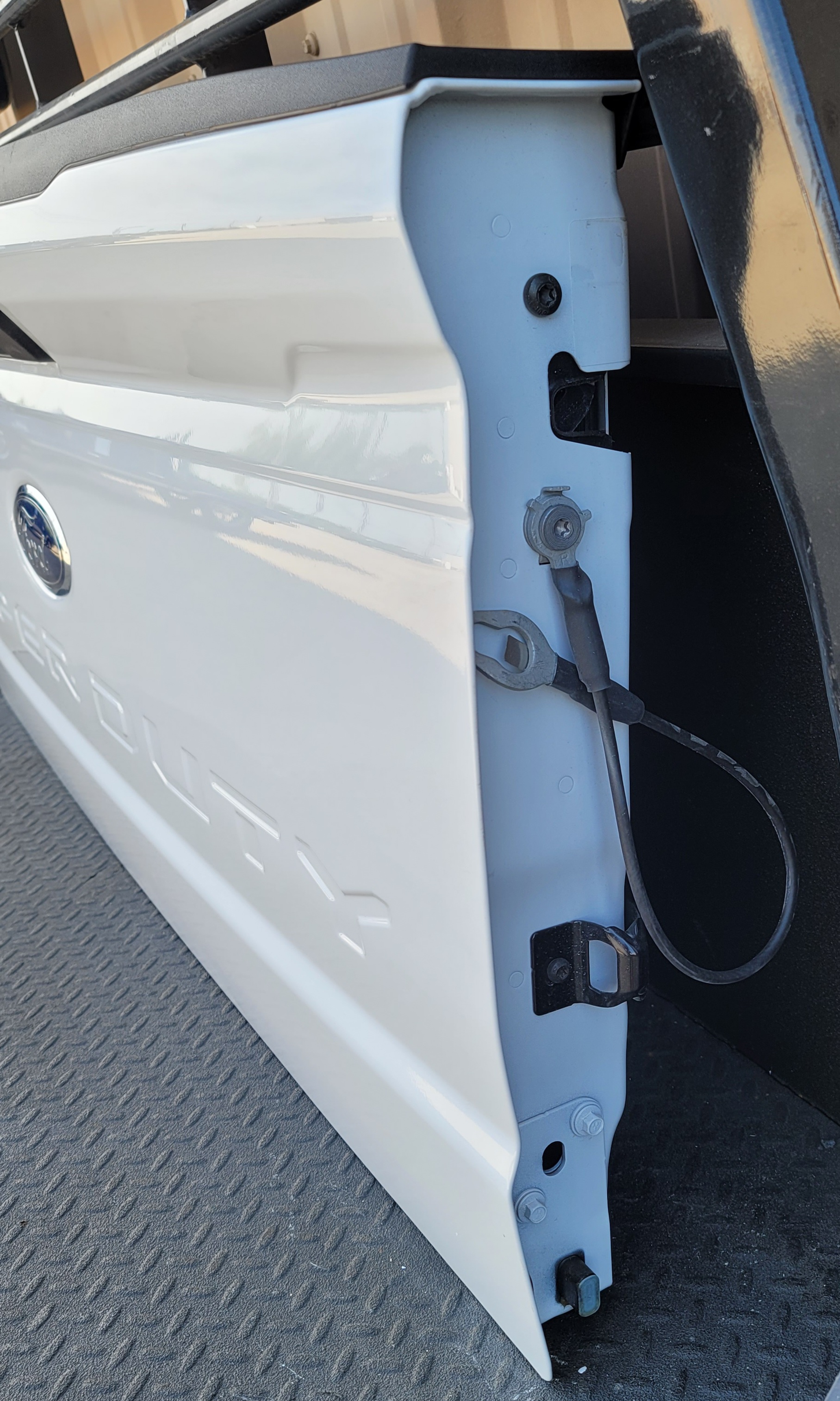 2023–2025 Ford F-250/F-350/F-450 Super Duty OEM Tailgate –138 – Image 4
