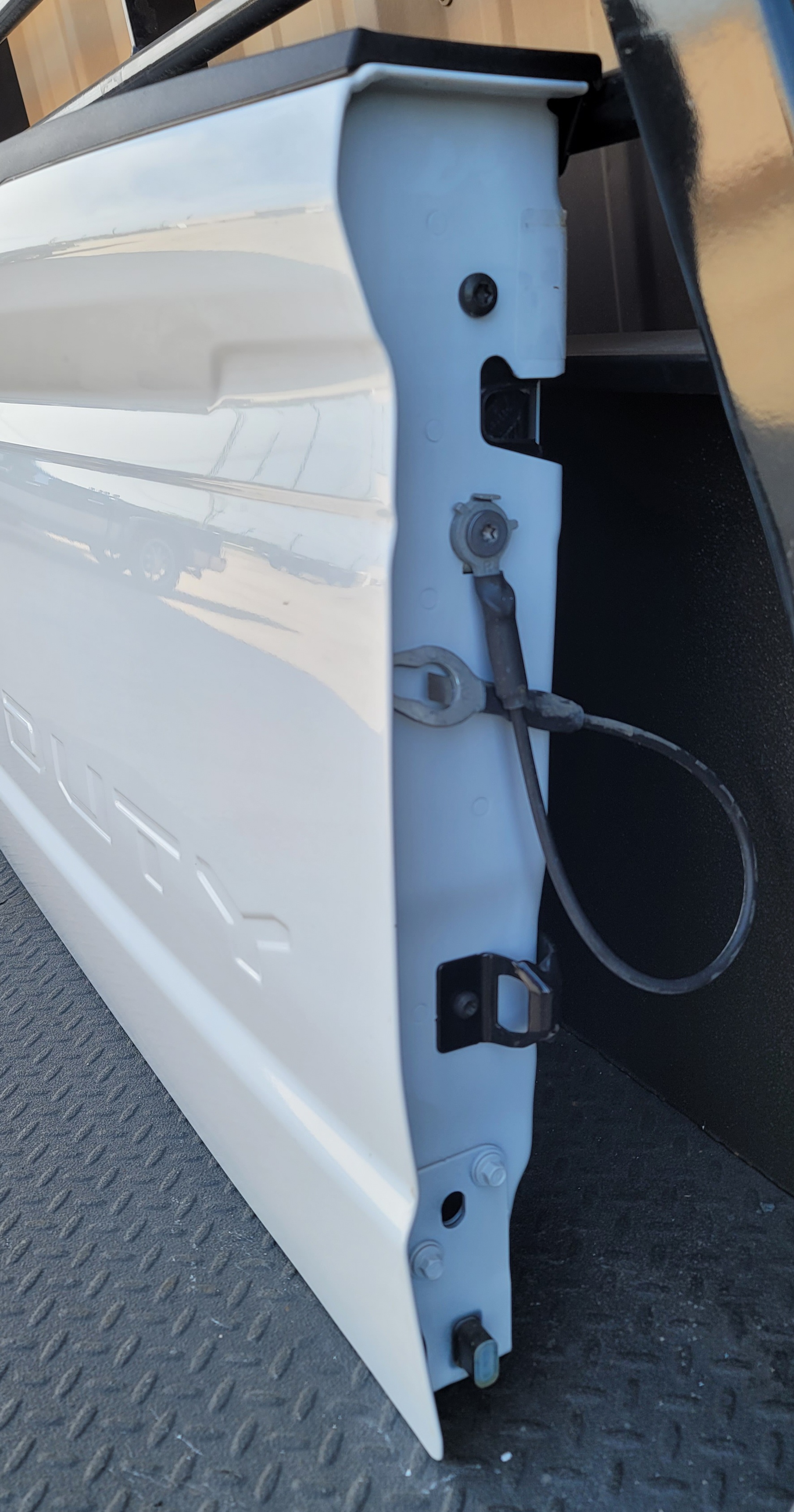 2023–2025 Ford F-250/F-350/F-450 Super Duty OEM Tailgate –139 – Image 4