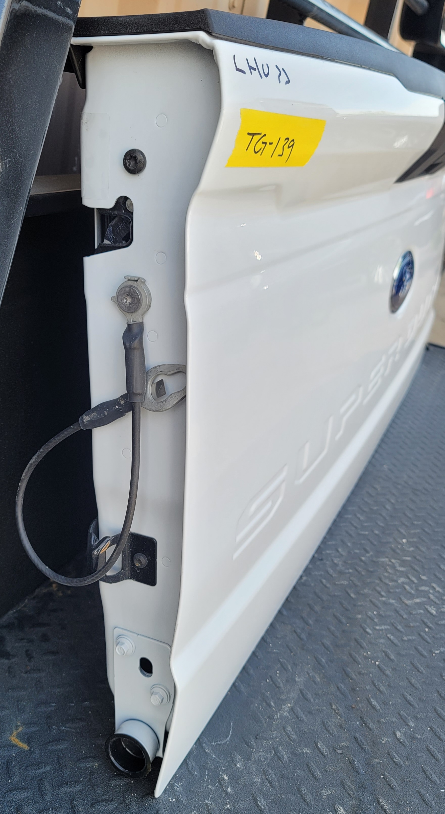 2023–2025 Ford F-250/F-350/F-450 Super Duty OEM Tailgate –139 – Image 3