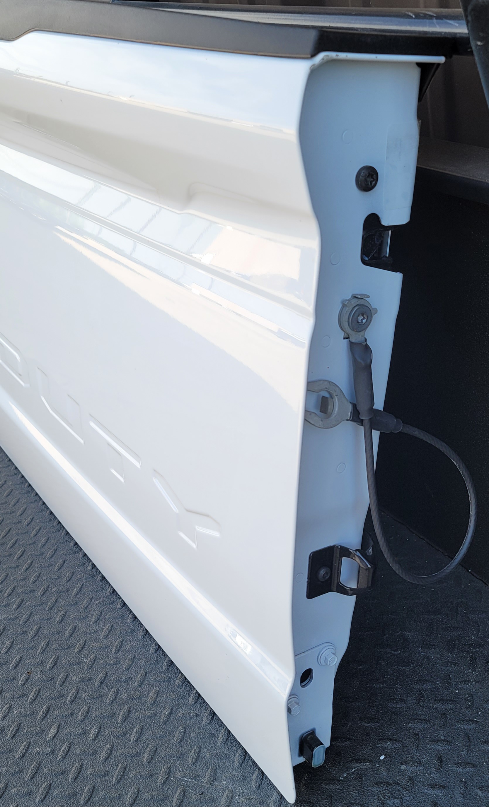 2023–2025 Ford F-250/F-350/F-450 Super Duty OEM Tailgate –140 – Image 3