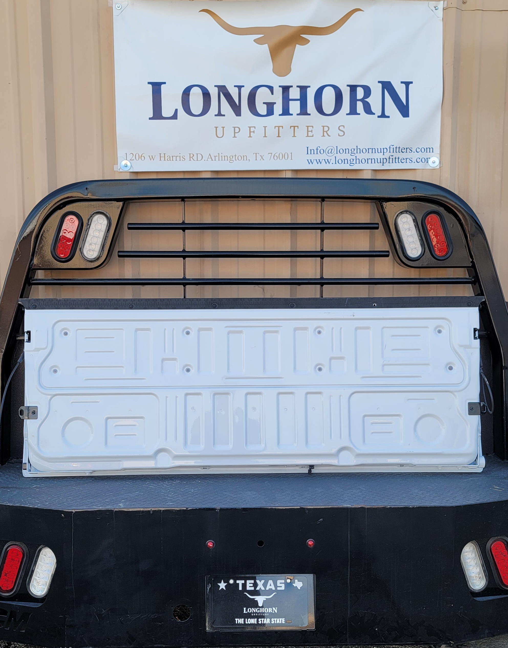 2023–2025 Ford F-250/F-350/F-450 Super Duty OEM White Tailgate -141 – Image 5