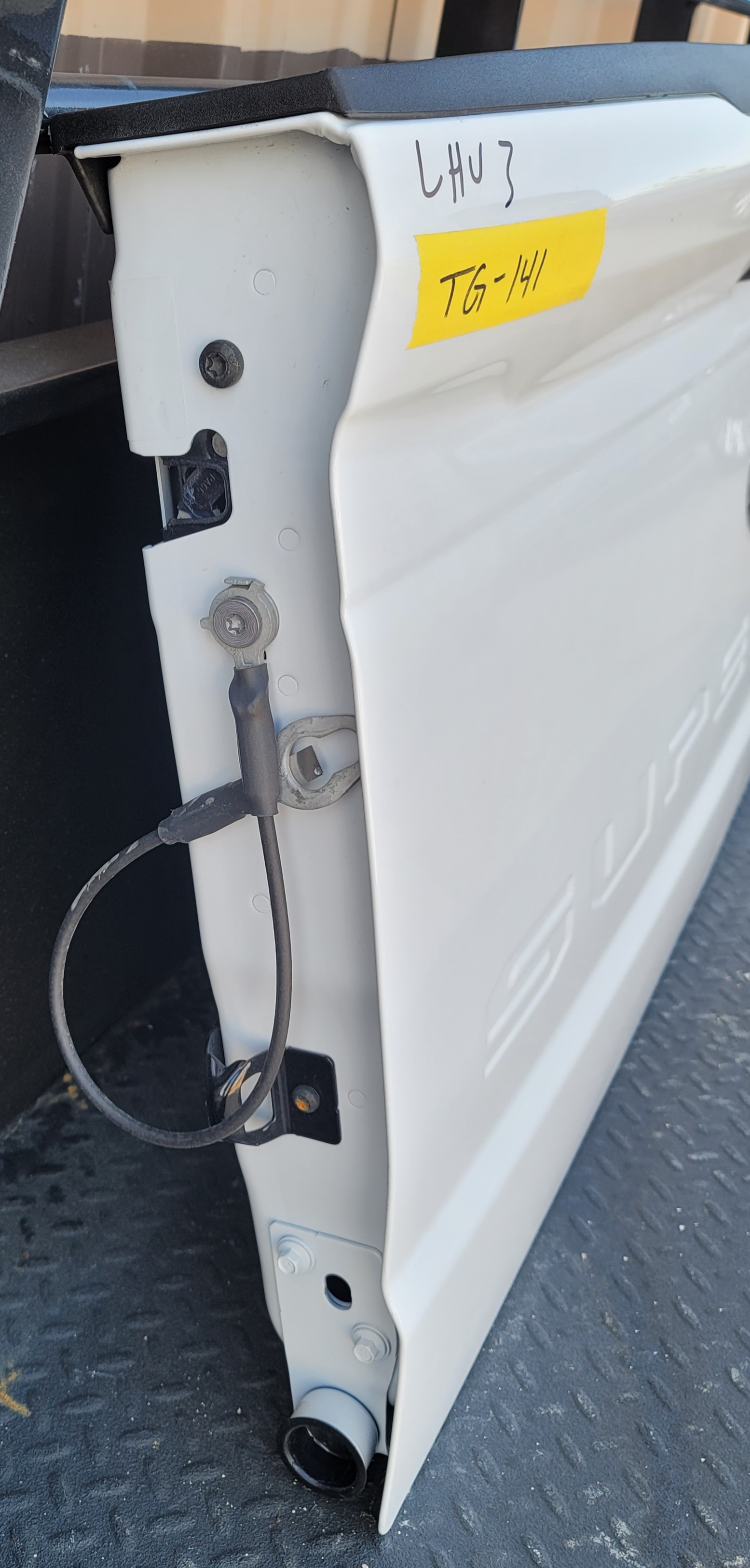 2023–2025 Ford F-250/F-350/F-450 Super Duty OEM White Tailgate -141 – Image 3