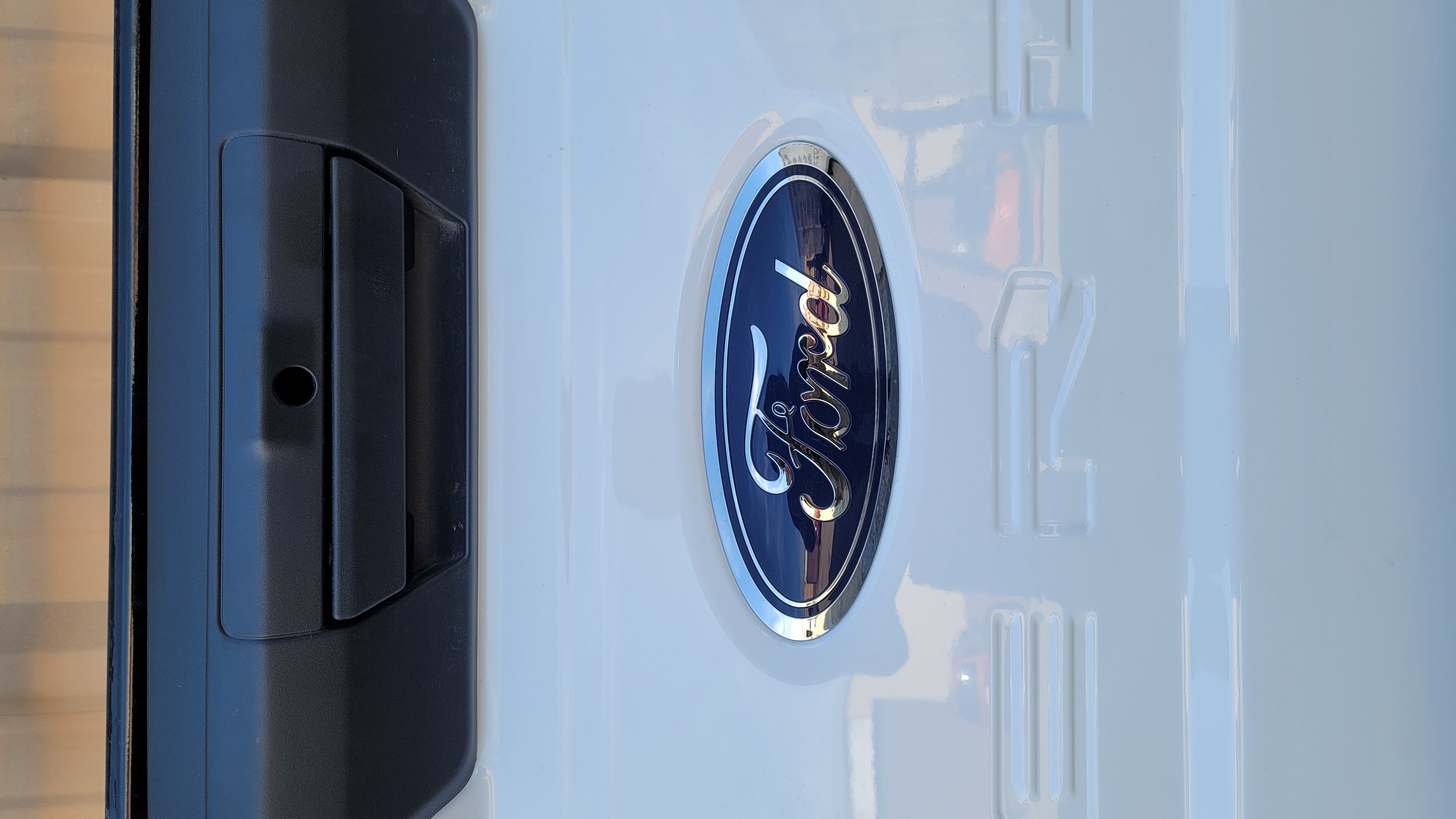 2023–2025 Ford F-250/F-350/F-450 Super Duty OEM White Tailgate -141 – Image 2
