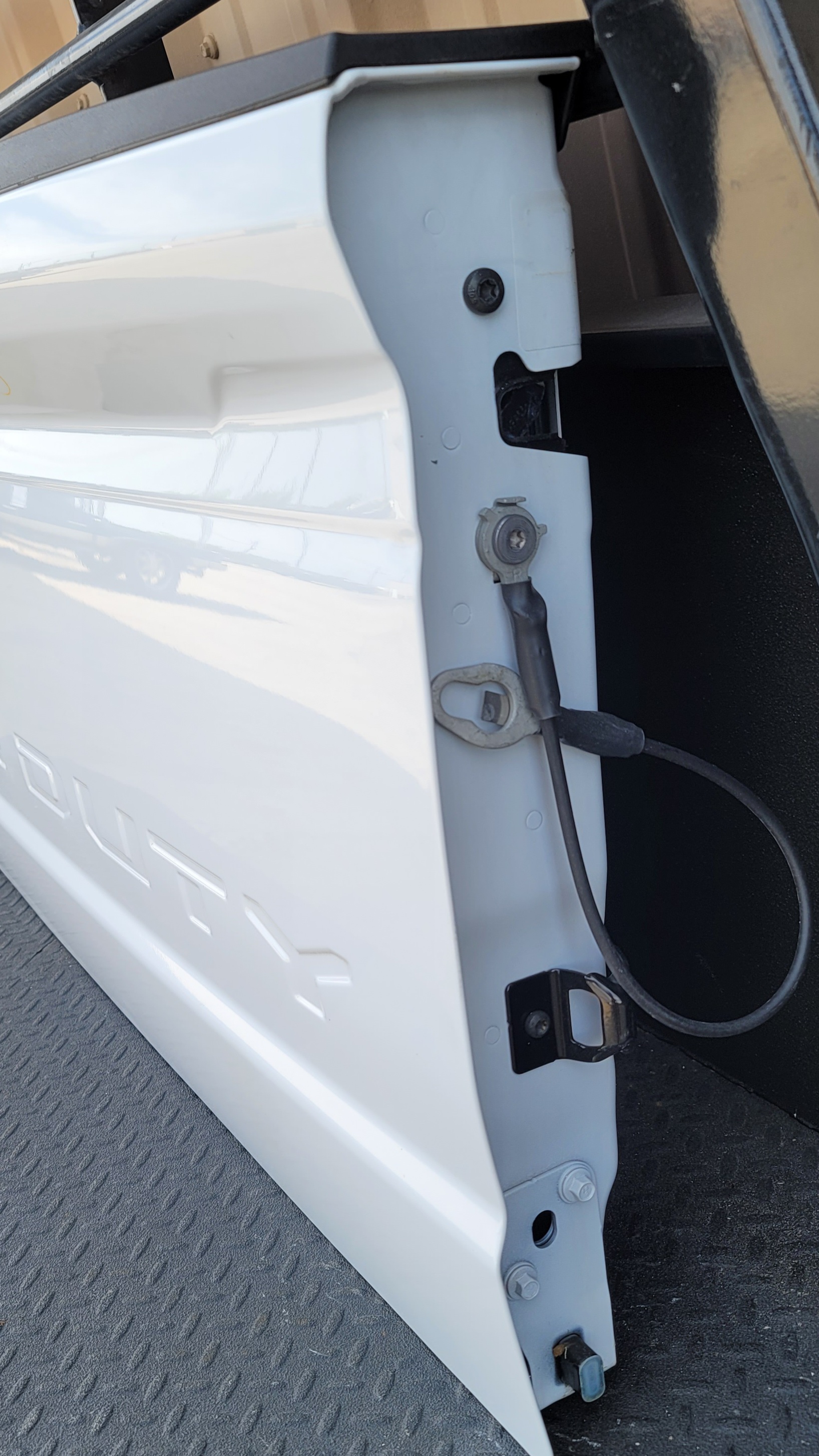 2023-2025 Ford Super Duty F-250 F-350 F-450 OEM White Tailgate-142 – Image 3