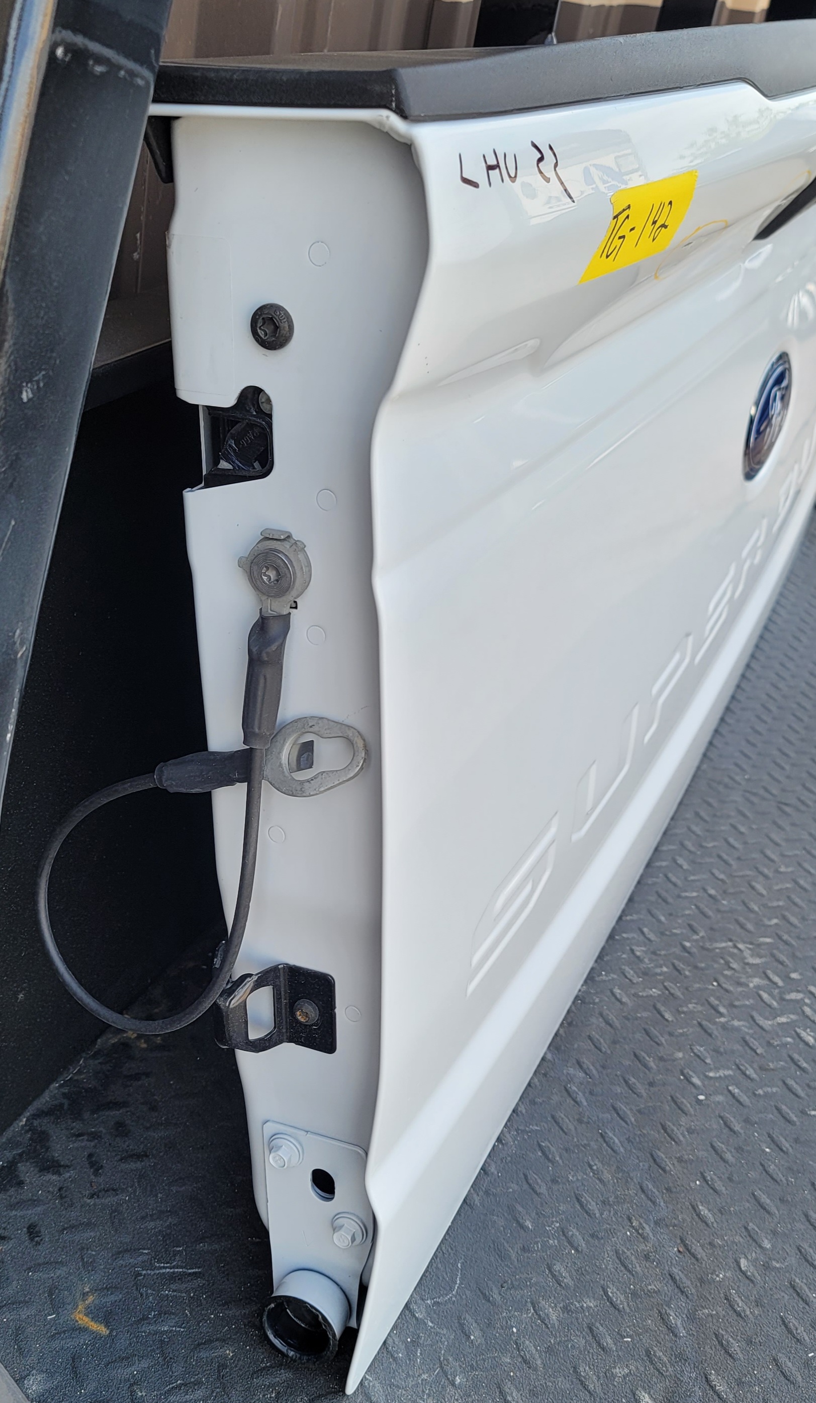 2023-2025 Ford Super Duty F-250 F-350 F-450 OEM White Tailgate-142 – Image 4