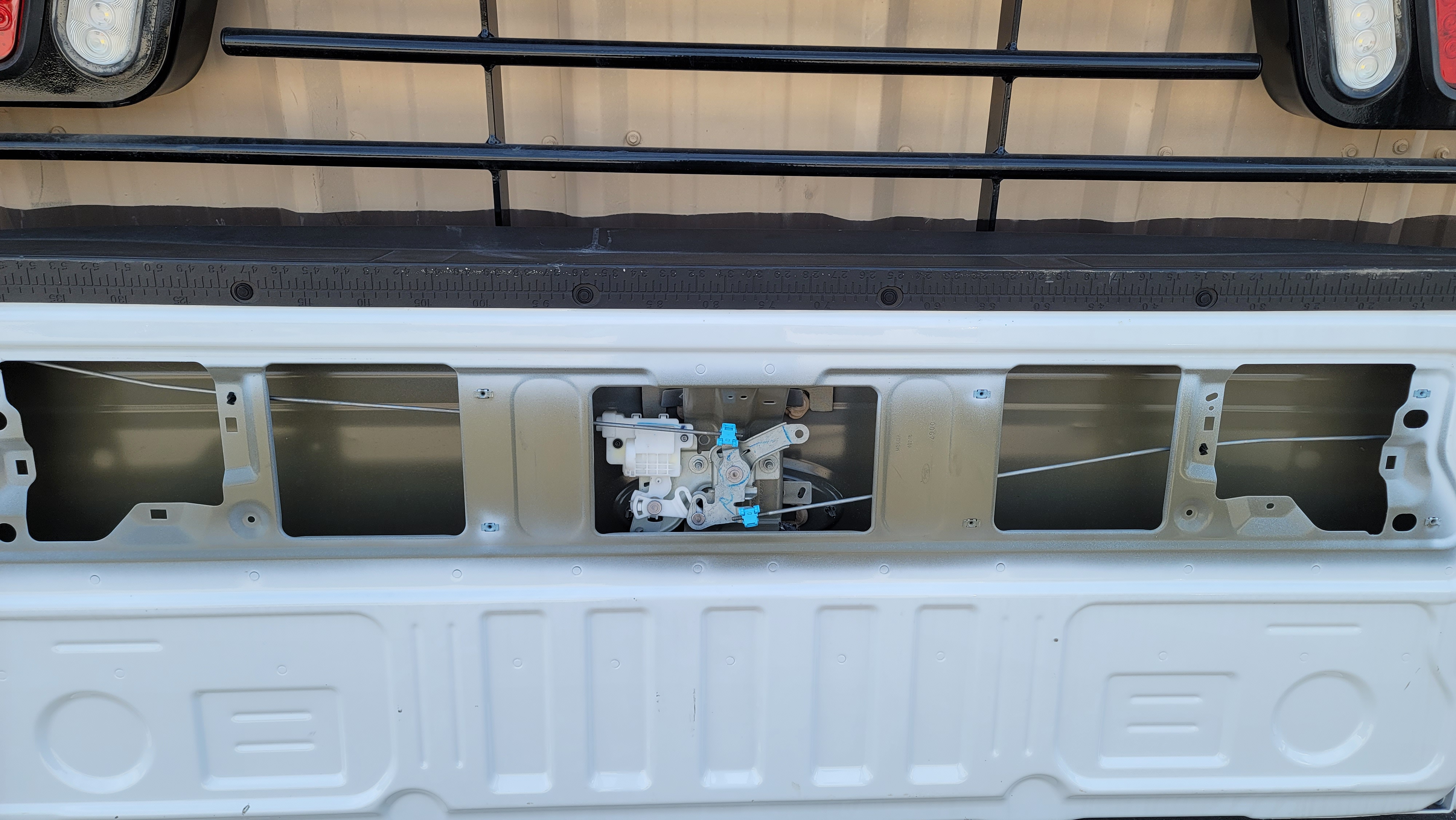 2023–2025 Ford Super Duty OEM Tailgate-144 – Image 5