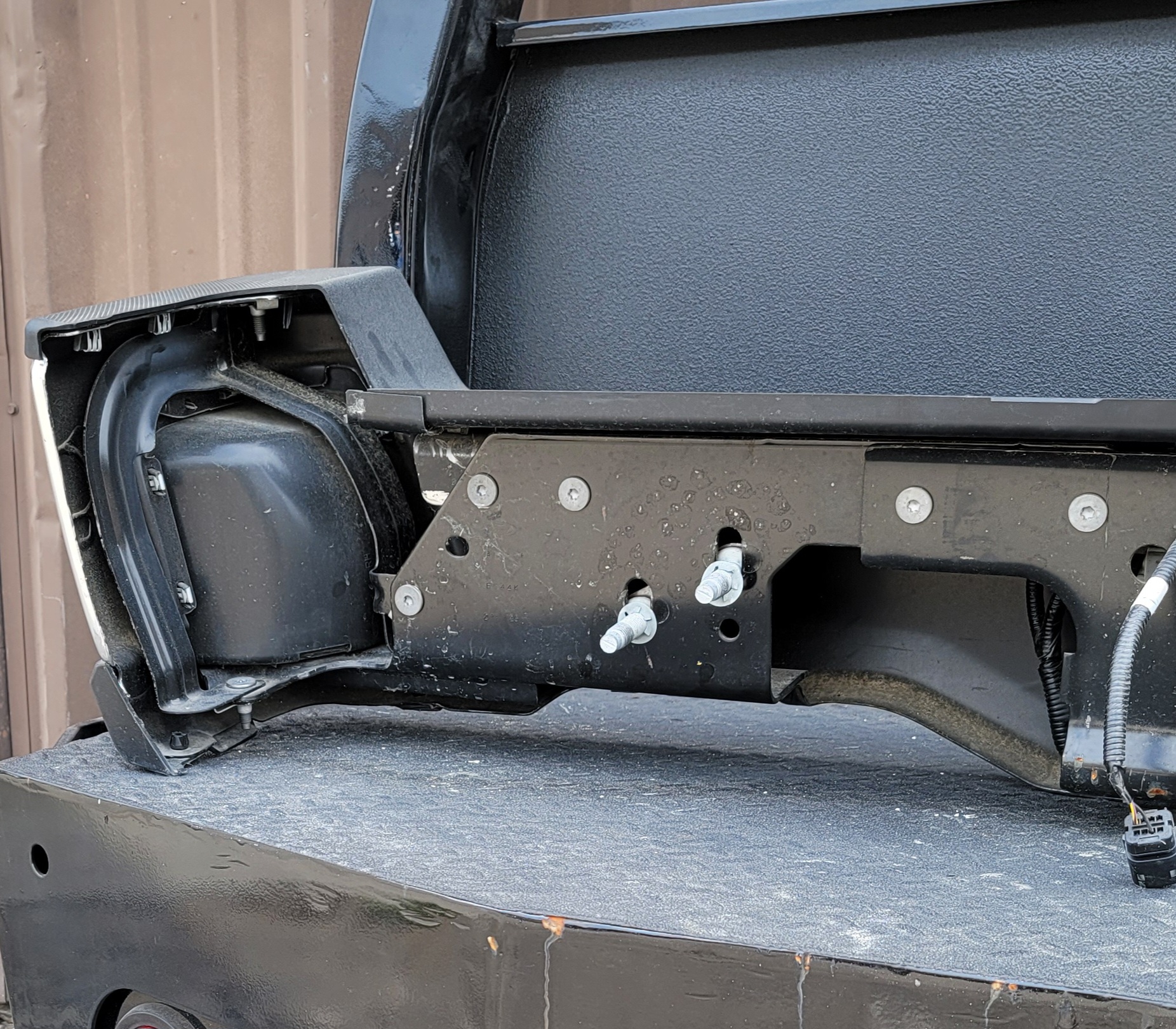 2023–2025 Ford Super Duty OEM Rear Step Bumper-230 – Image 9