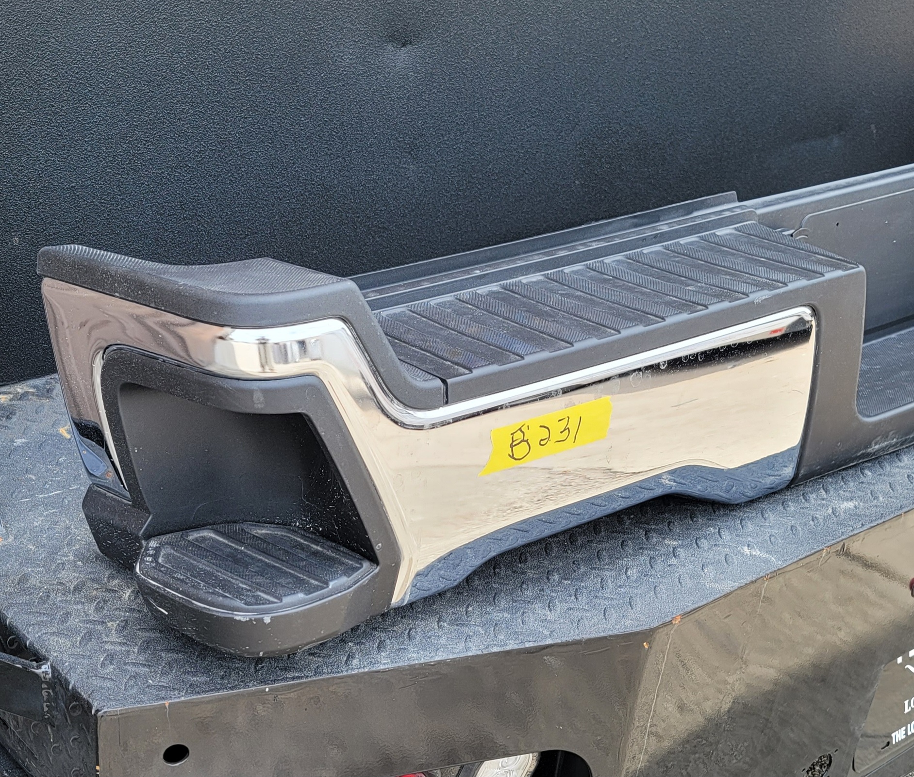 2023–2025 Ford Super Duty OEM Rear Step Bumper-231 – Image 3