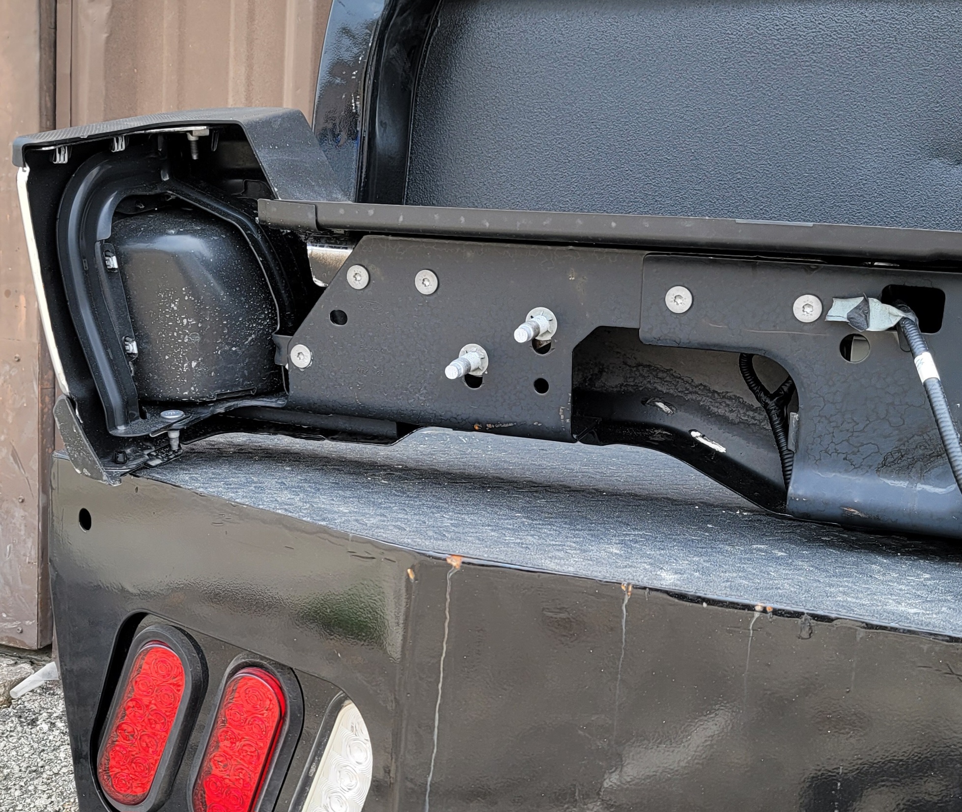 2023–2025 Ford Super Duty OEM Rear Step Bumper-231 – Image 9