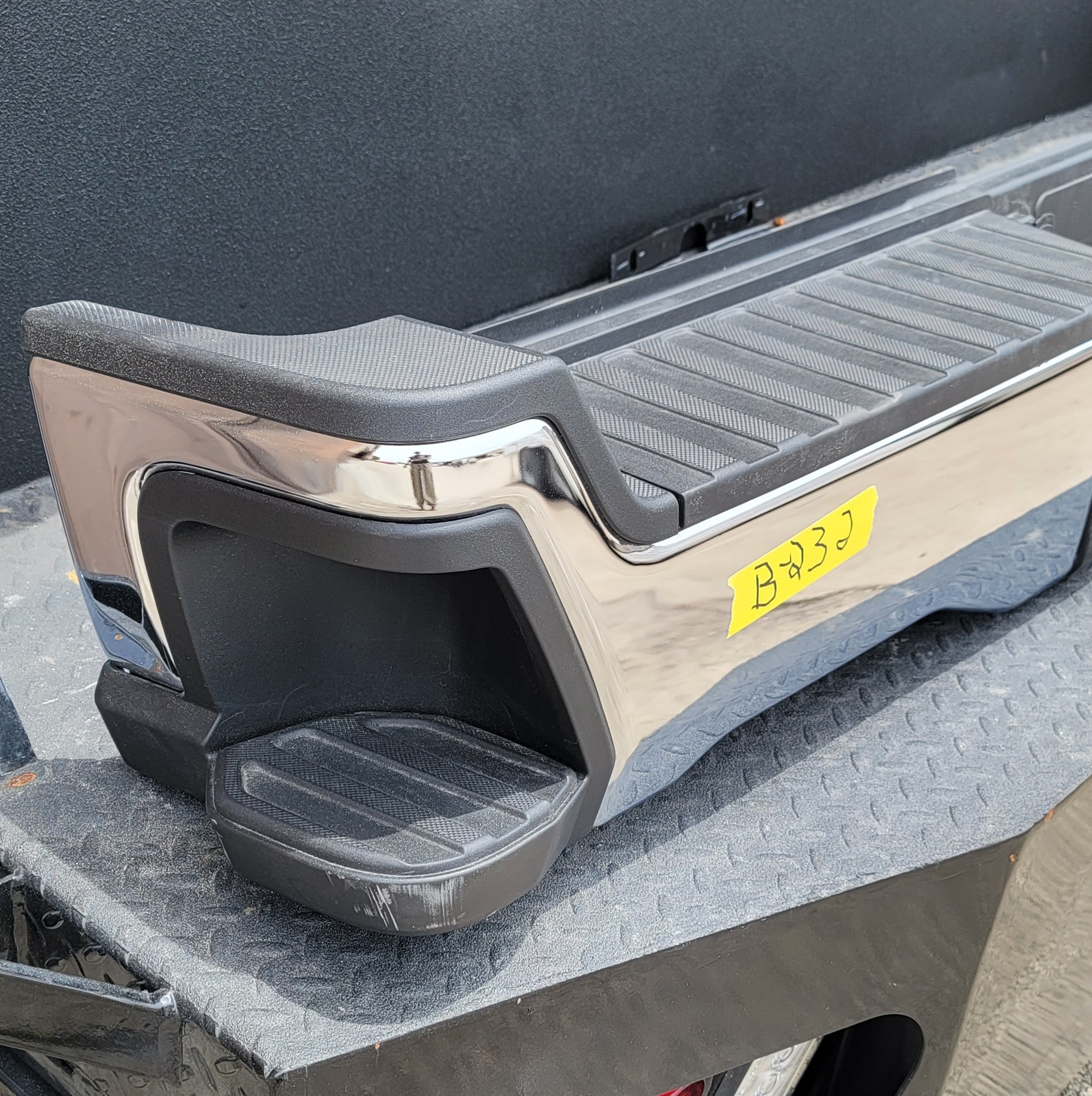 2023–2025 Ford Super Duty OEM Rear Step Bumper-232 – Image 3