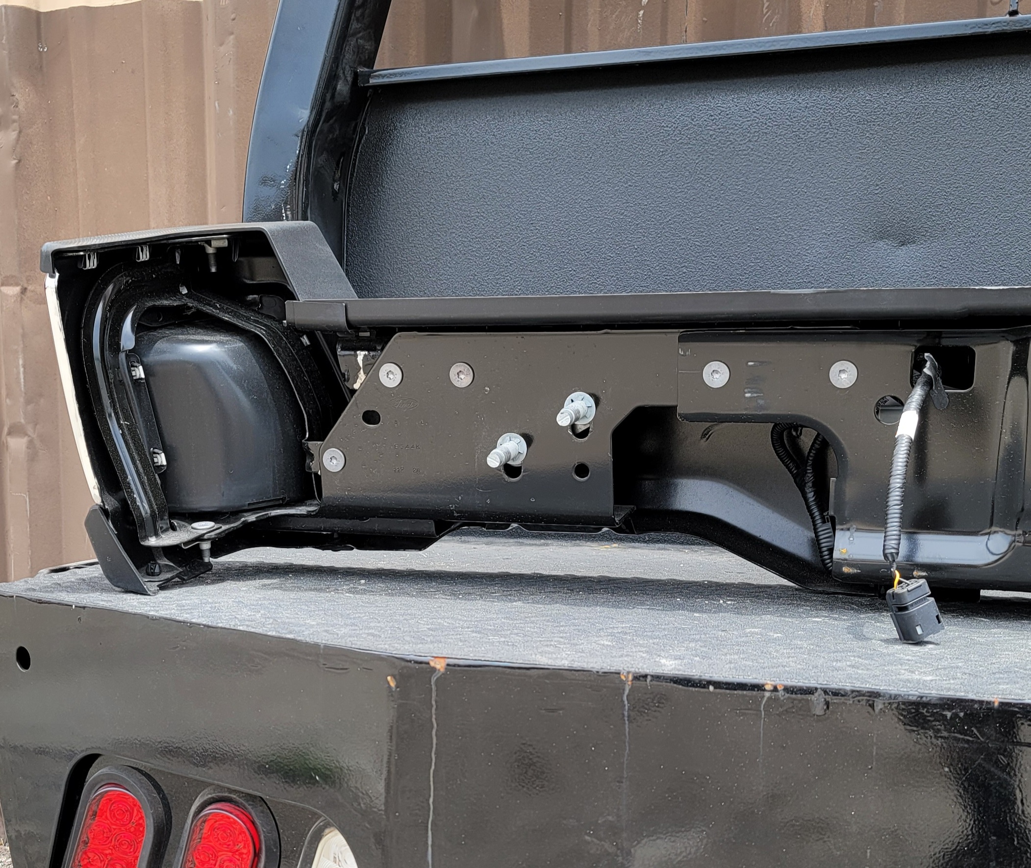 2023–2025 Ford Super Duty OEM Rear Step Bumper-232 – Image 9