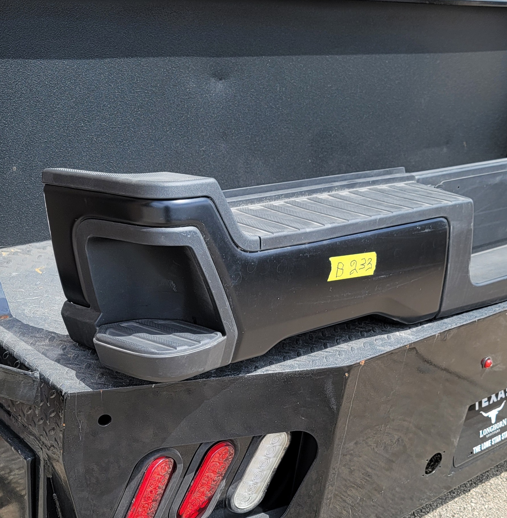 2023–2025 Ford F-250/F-350 Super Duty OEM Rear Step Bumper-233 – Image 3