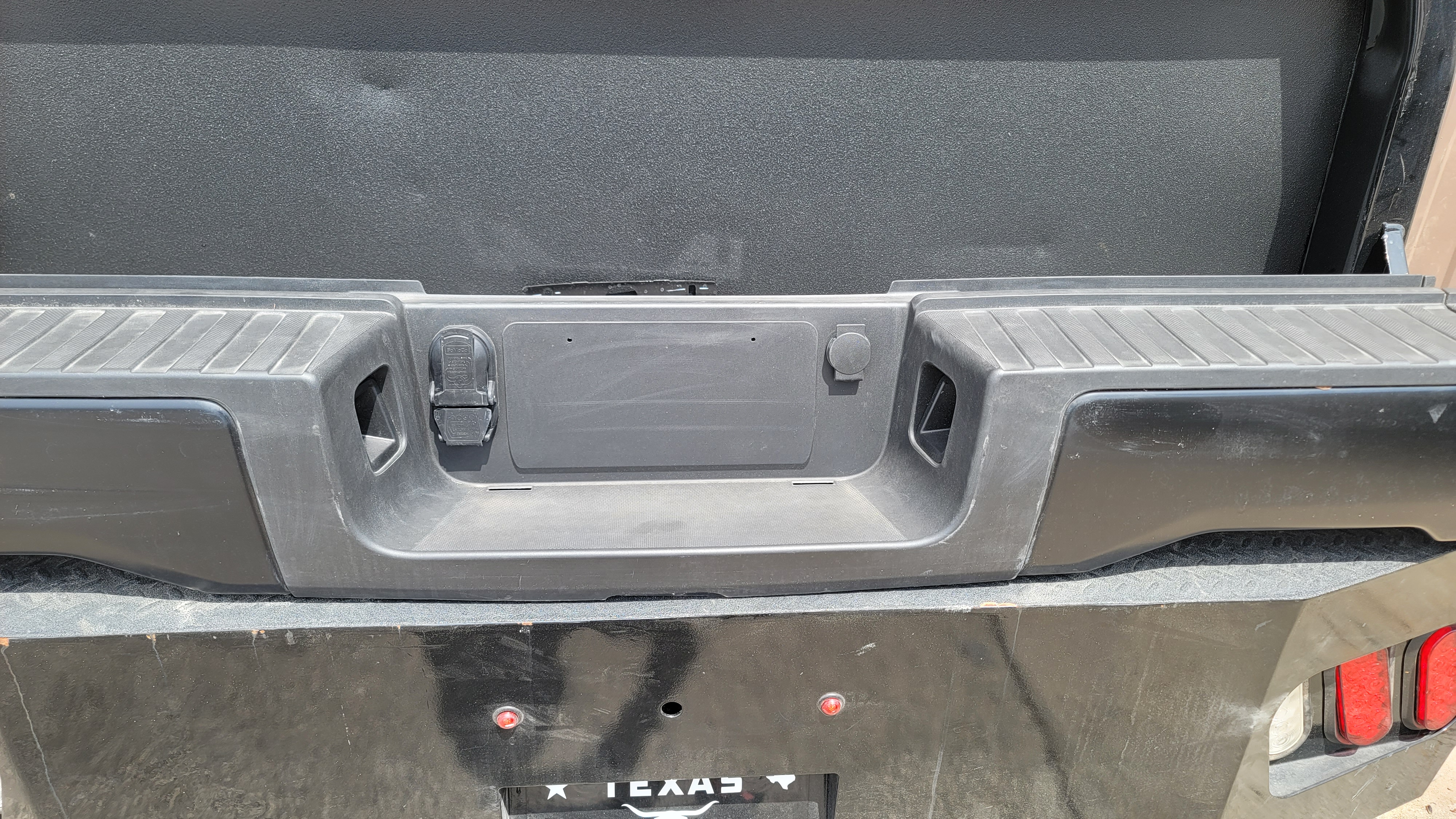 2023–2025 Ford F-250/F-350 Super Duty OEM Rear Step Bumper-233 – Image 2
