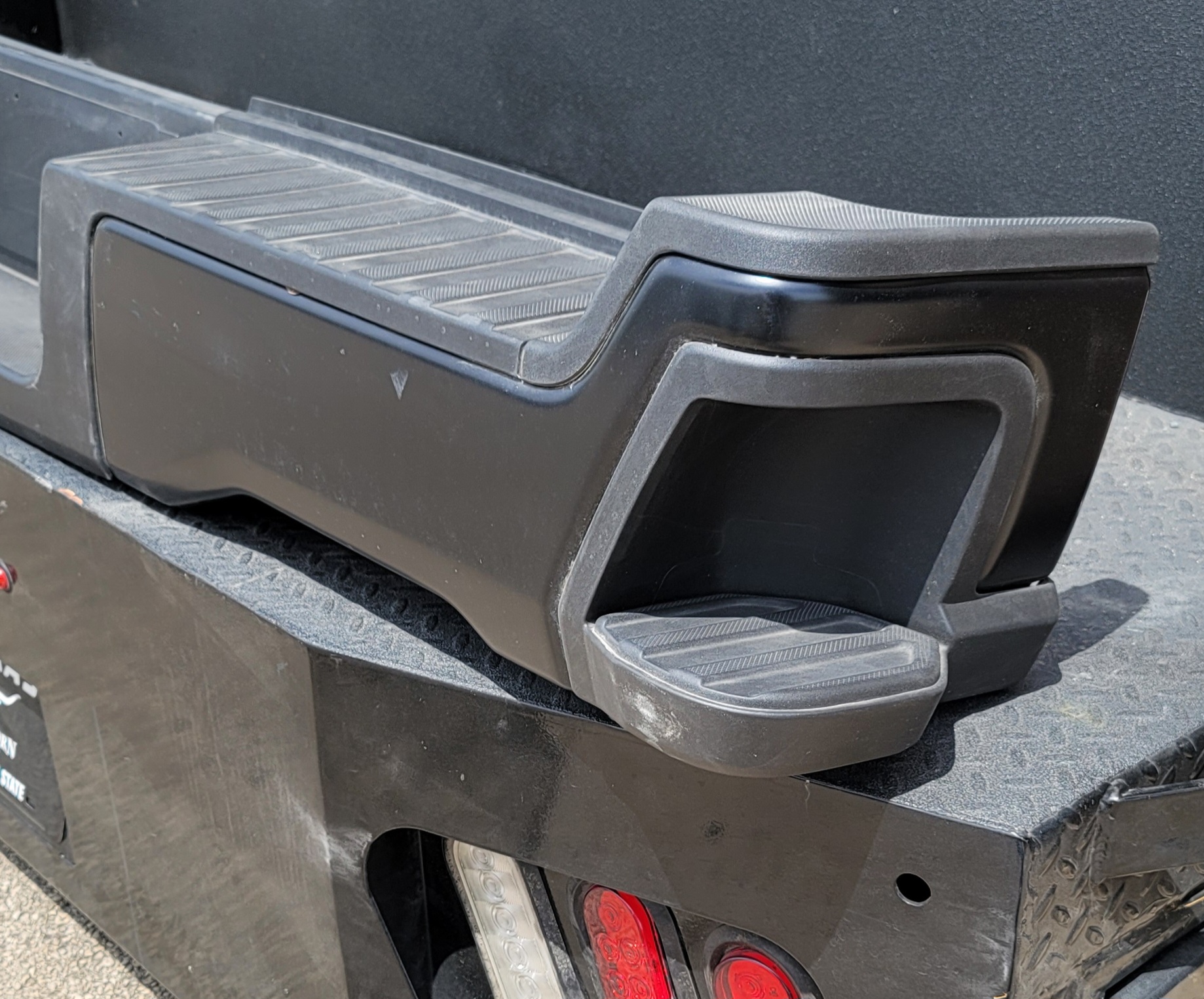 2023–2025 Ford F-250/F-350 Super Duty OEM Rear Step Bumper-233 – Image 6