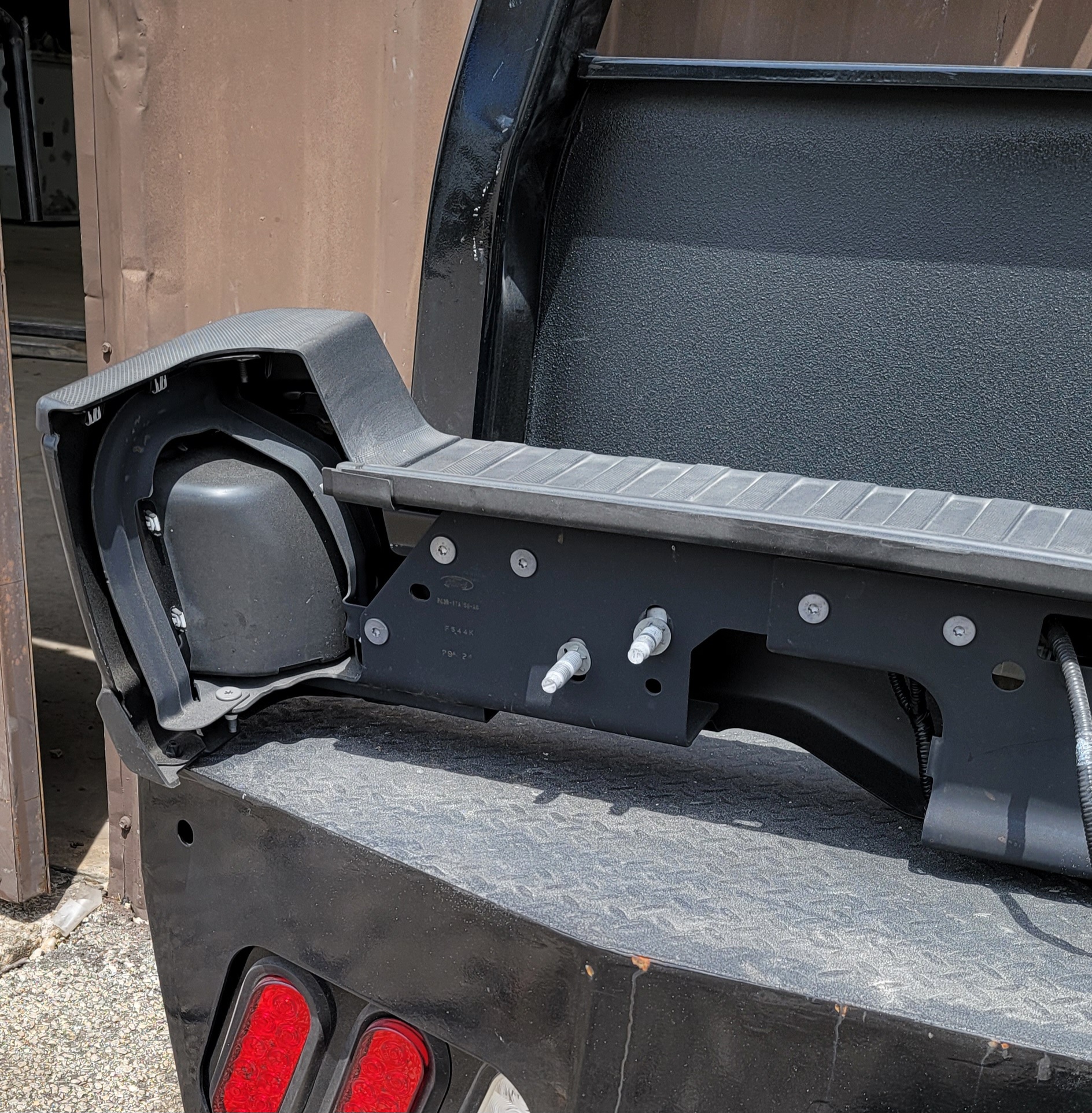 2023–2025 Ford F-250/F-350 Super Duty OEM Rear Step Bumper-233 – Image 9