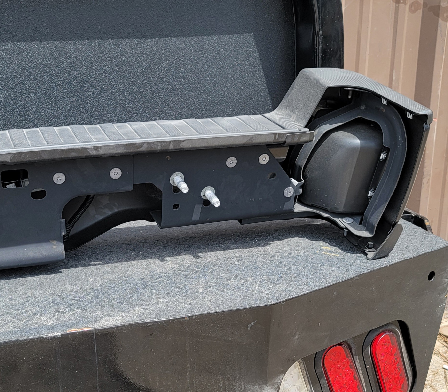 2023–2025 Ford F-250/F-350 Super Duty OEM Rear Step Bumper-233 – Image 10