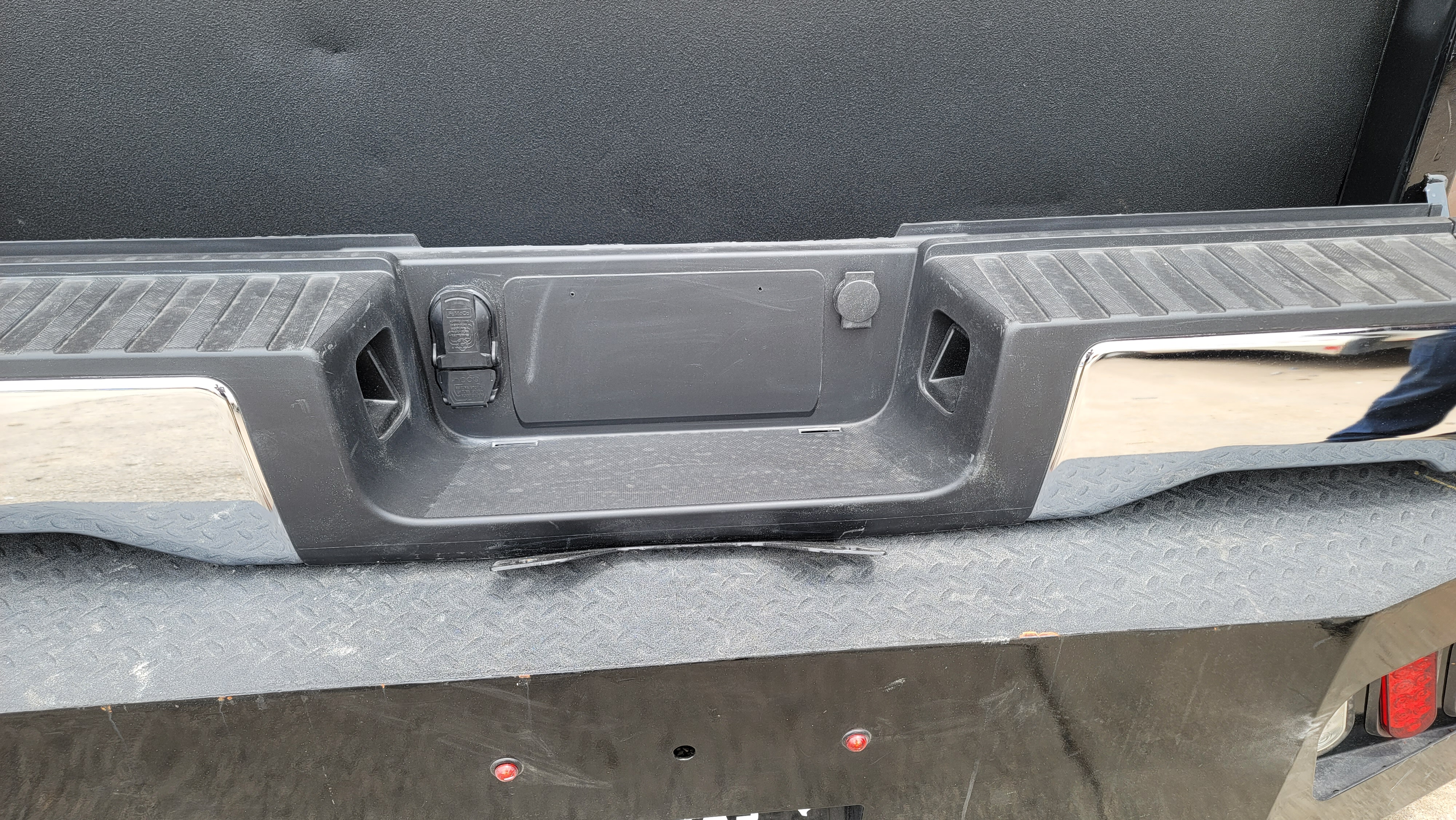 2023–2025 Ford Super Duty F-250/F-350 OEM Rear Bumper-234 – Image 2