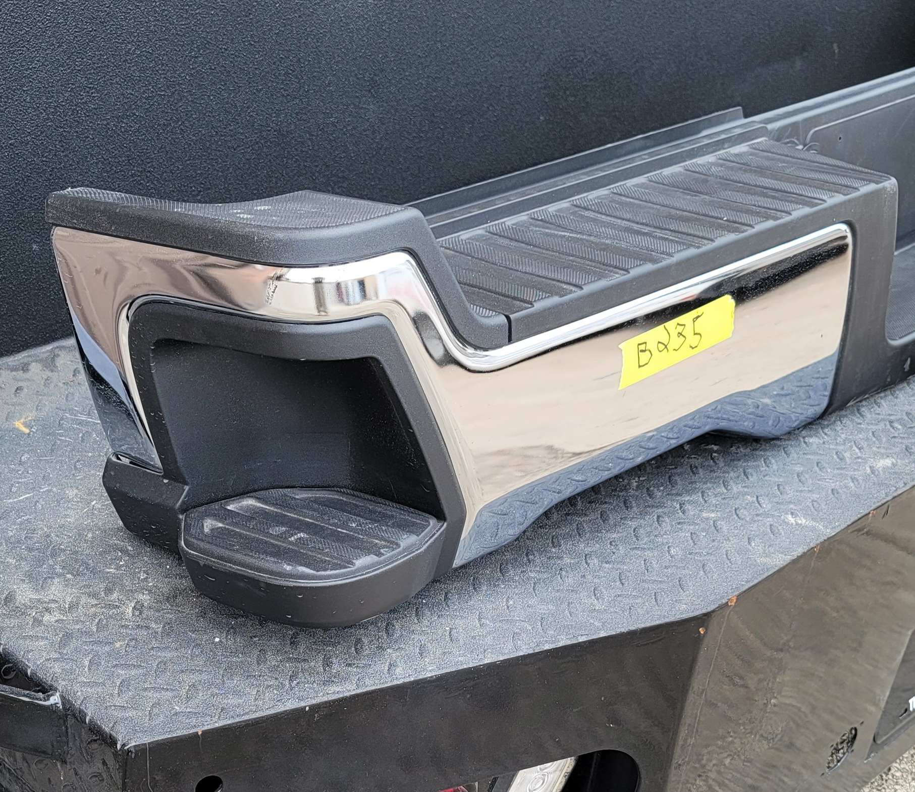 2023–2025 Ford Super Duty F-250/F-350 OEM Rear Bumper-235 – Image 3