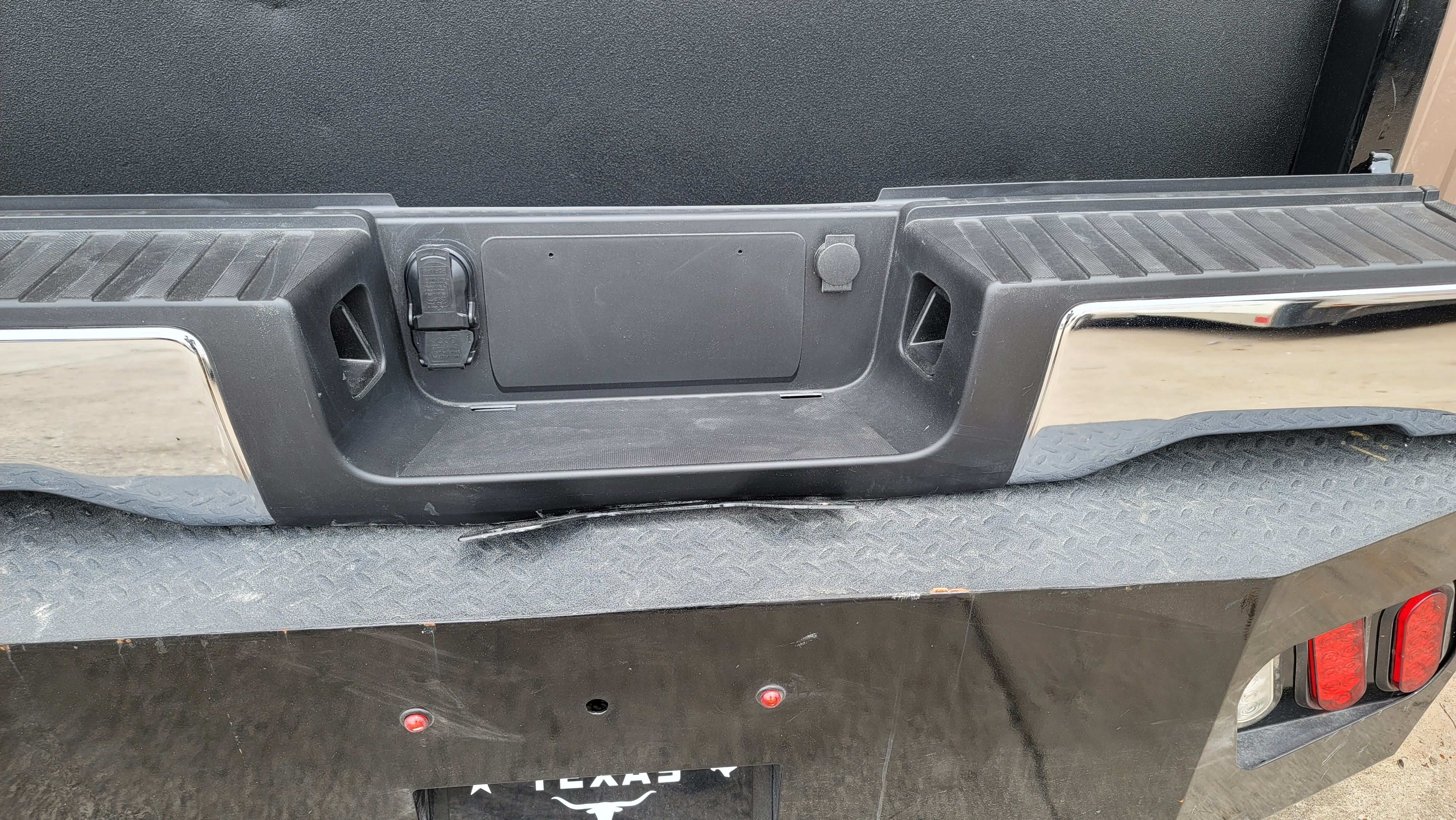 2023–2025 Ford Super Duty F-250/F-350 OEM Rear Bumper-235 – Image 2