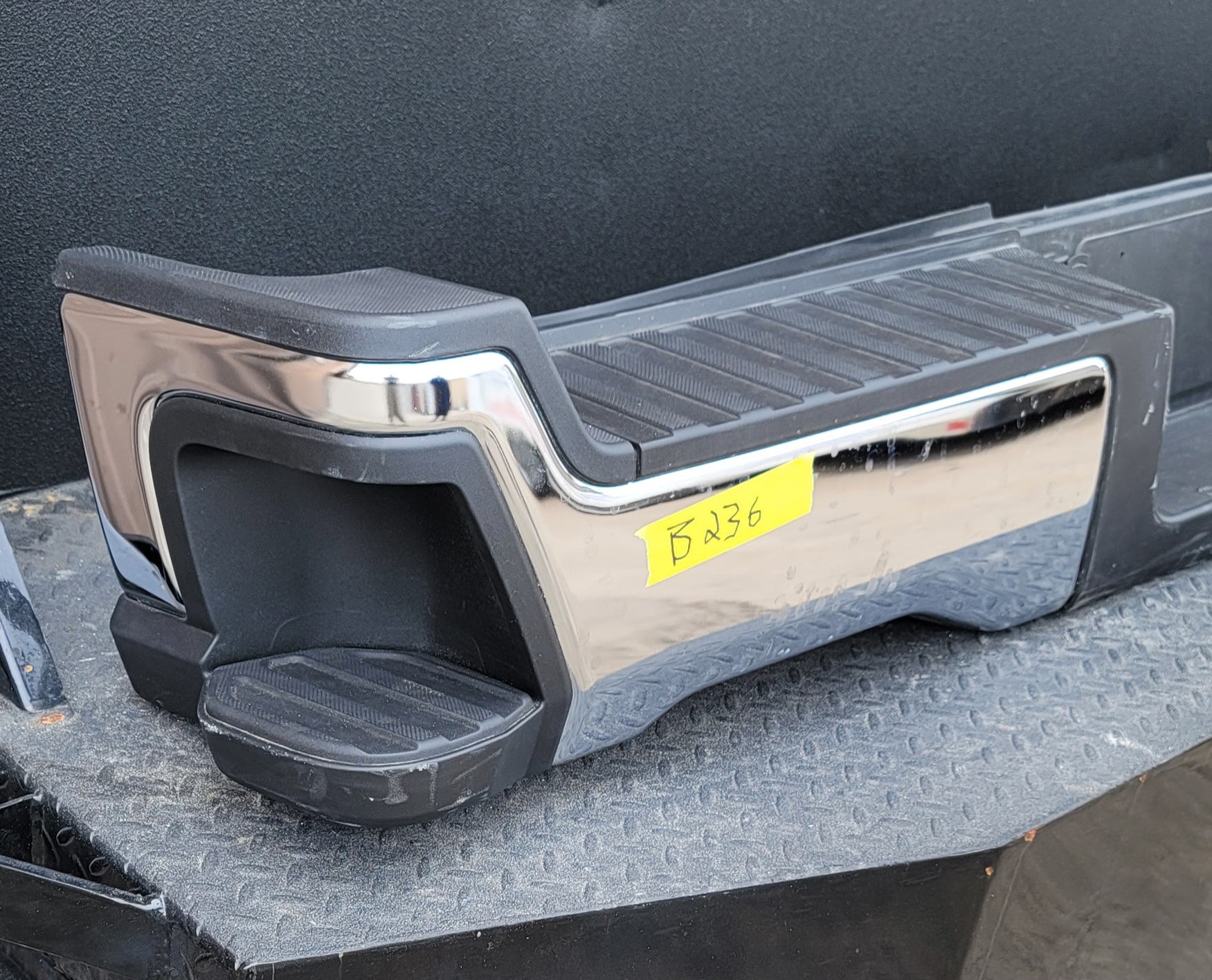 2023–2025 Ford Super Duty F-250/F-350 OEM Rear Bumper-236 – Image 3