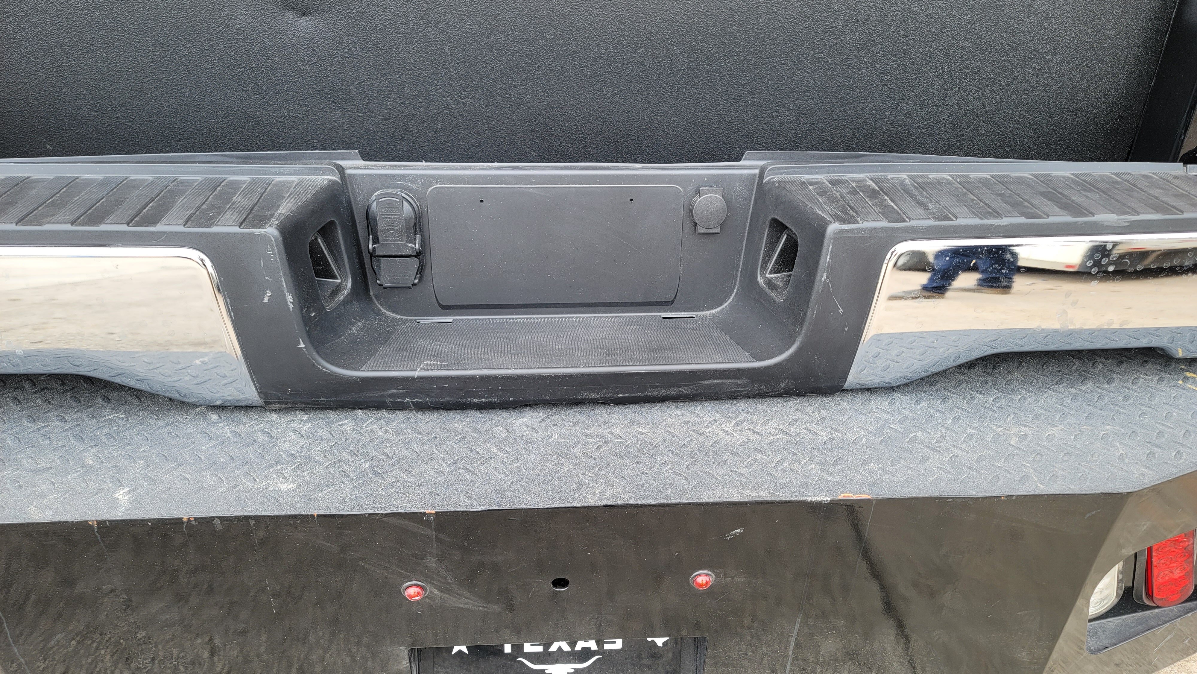 2023–2025 Ford Super Duty F-250/F-350 OEM Rear Bumper-236 – Image 2