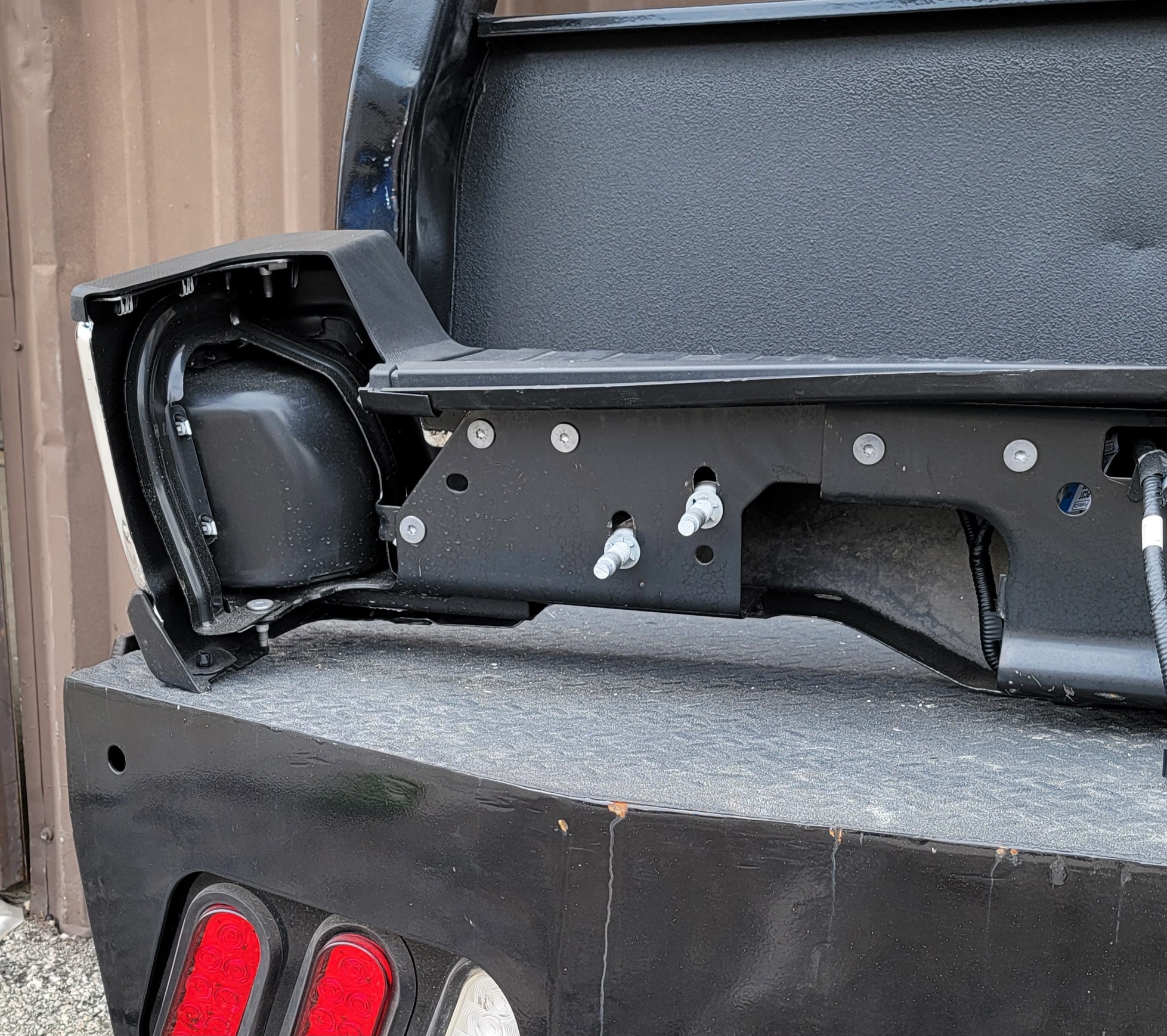 2023–2025 Ford Super Duty F-250/F-350 OEM Rear Bumper-236 – Image 10