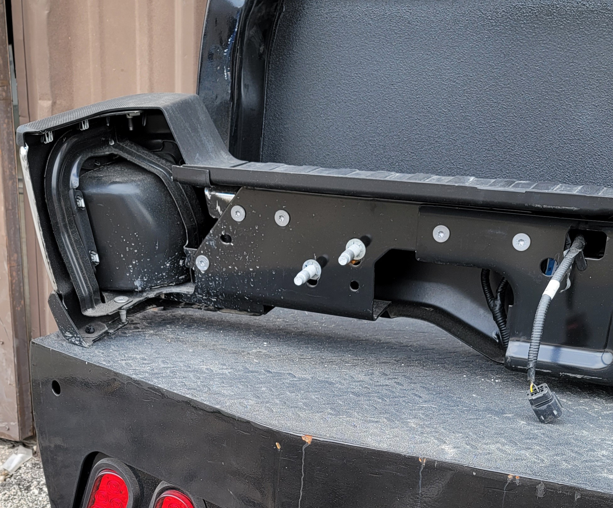 2023–2025 Ford Super Duty F-250/F-350 OEM Rear Bumper-237 – Image 10