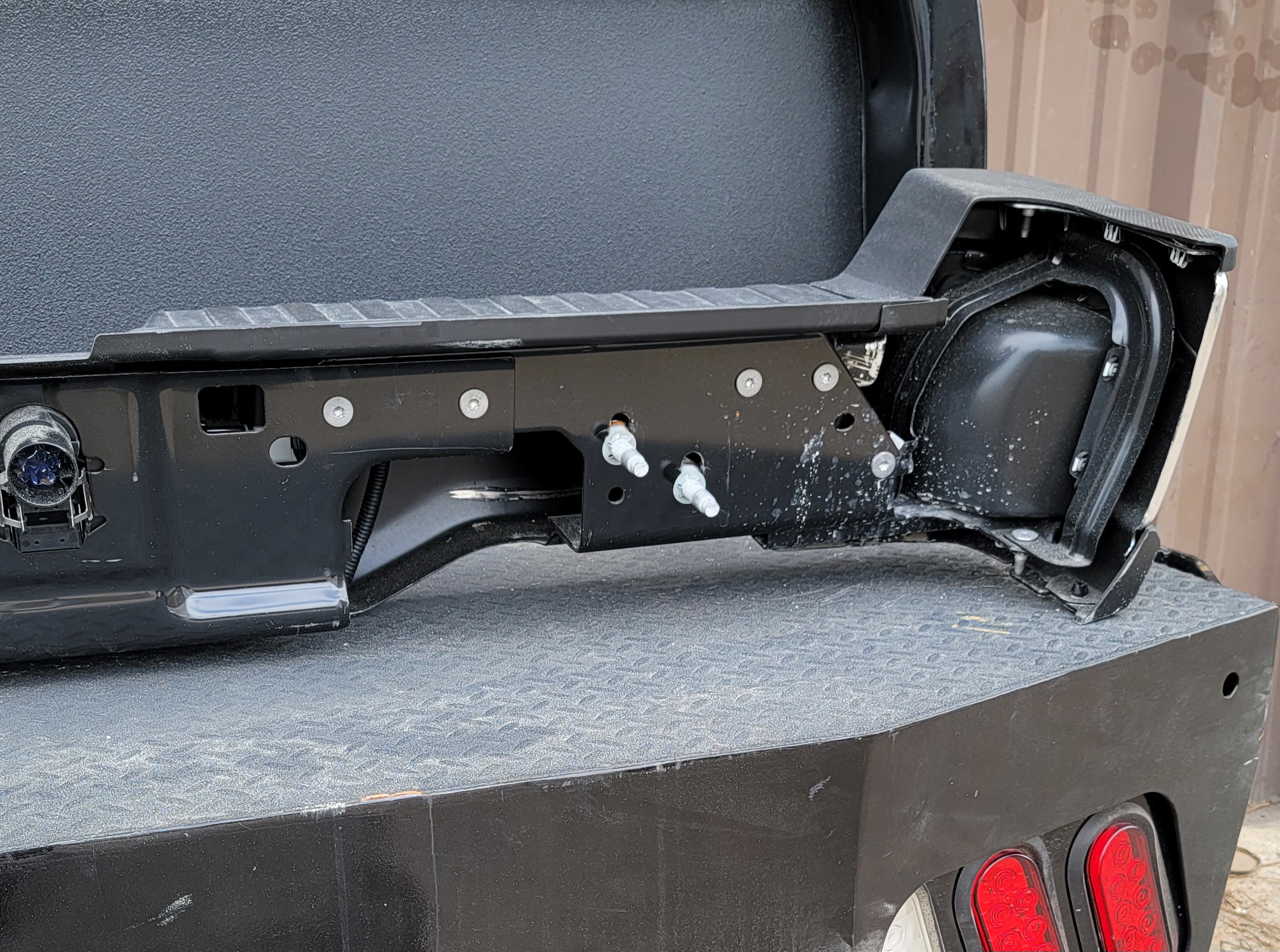 2023–2025 Ford Super Duty F-250/F-350 OEM Rear Bumper-237 – Image 9