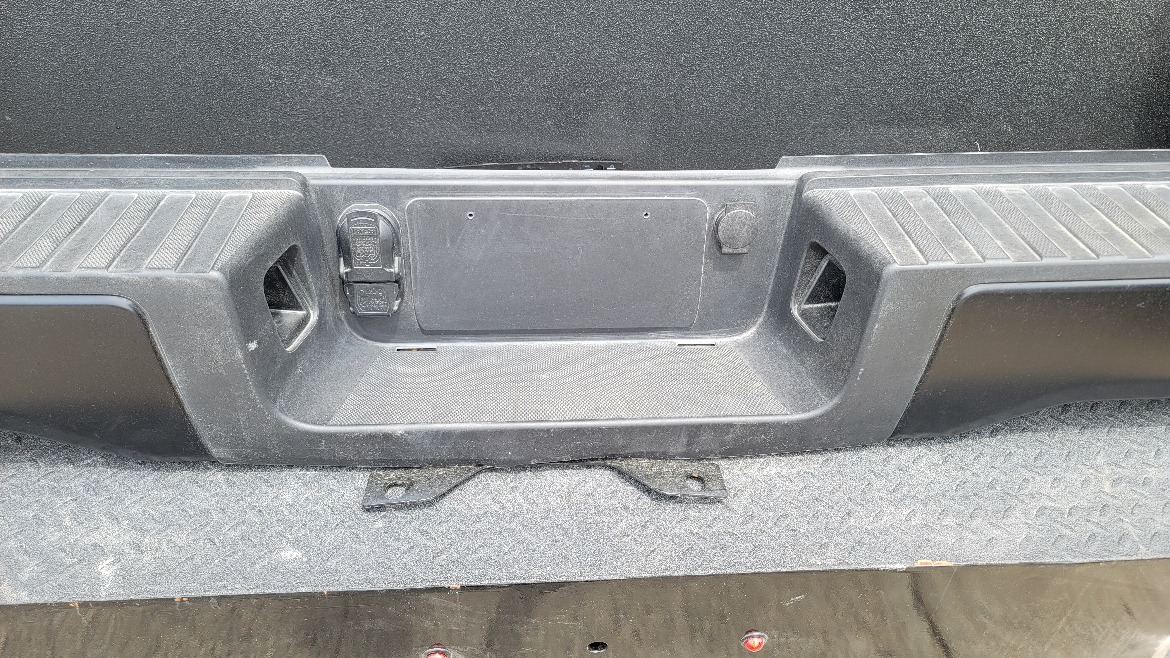 2023–2025 Ford Super Duty F-250/F-350 OEM Rear Bumper-238 – Image 2