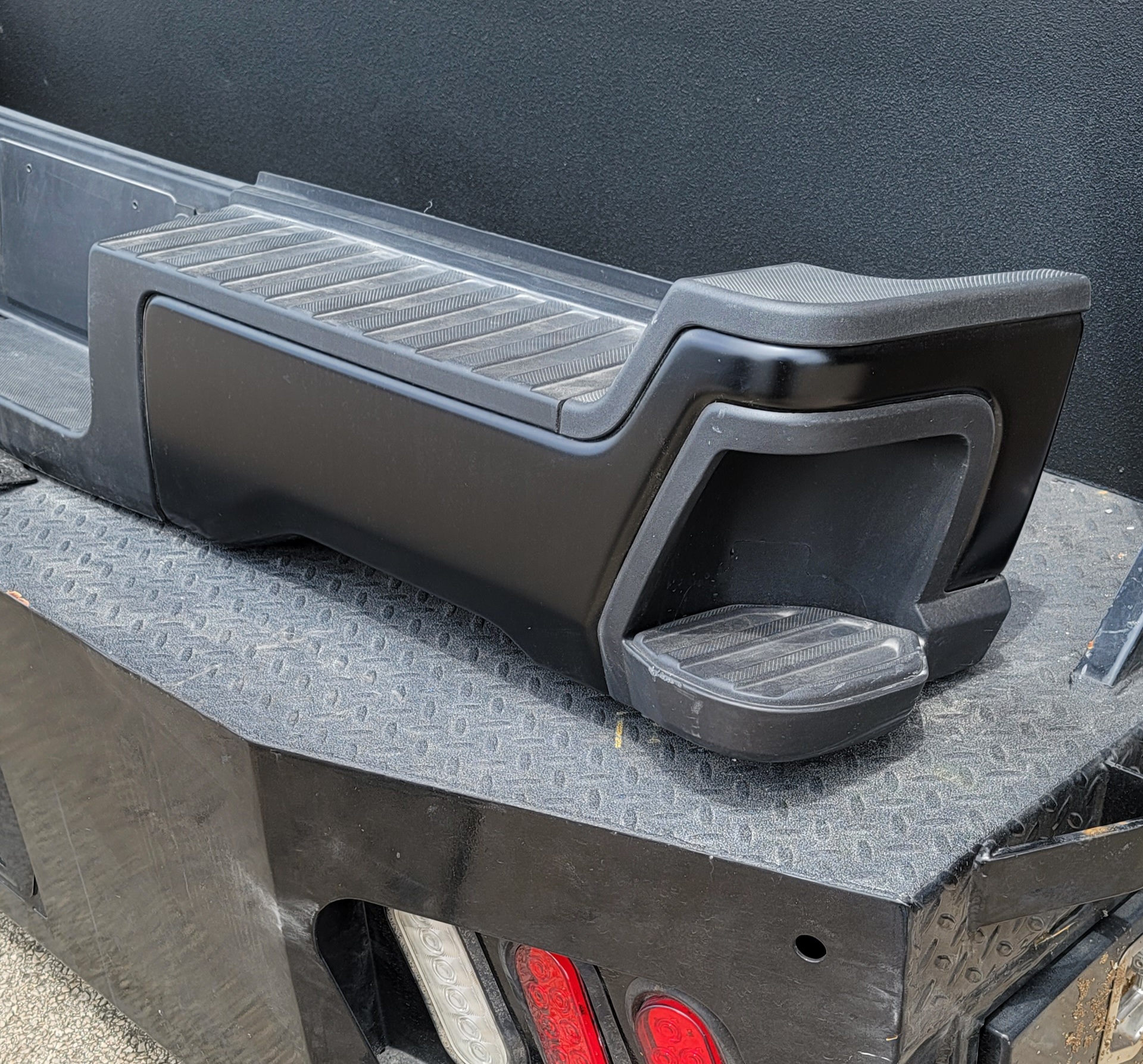 2023–2025 Ford Super Duty F-250/F-350 OEM Rear Bumper-238 – Image 6
