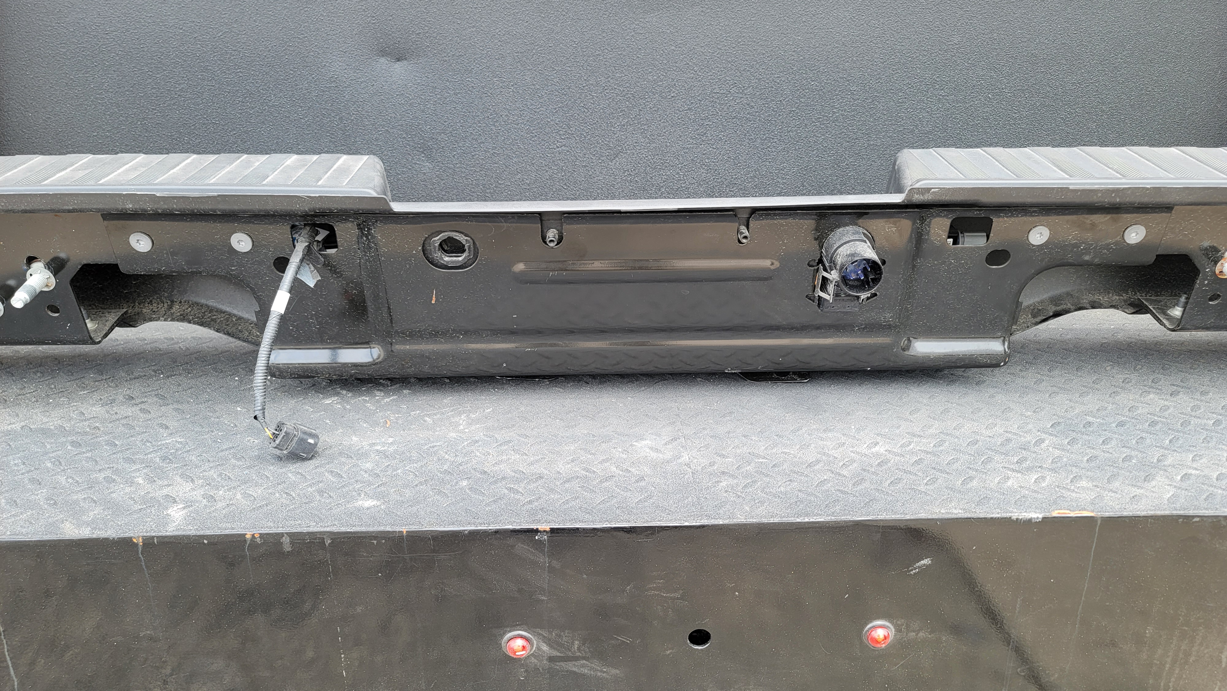 2023–2025 Ford Super Duty F-250/F-350 OEM Rear Bumper-238 – Image 8