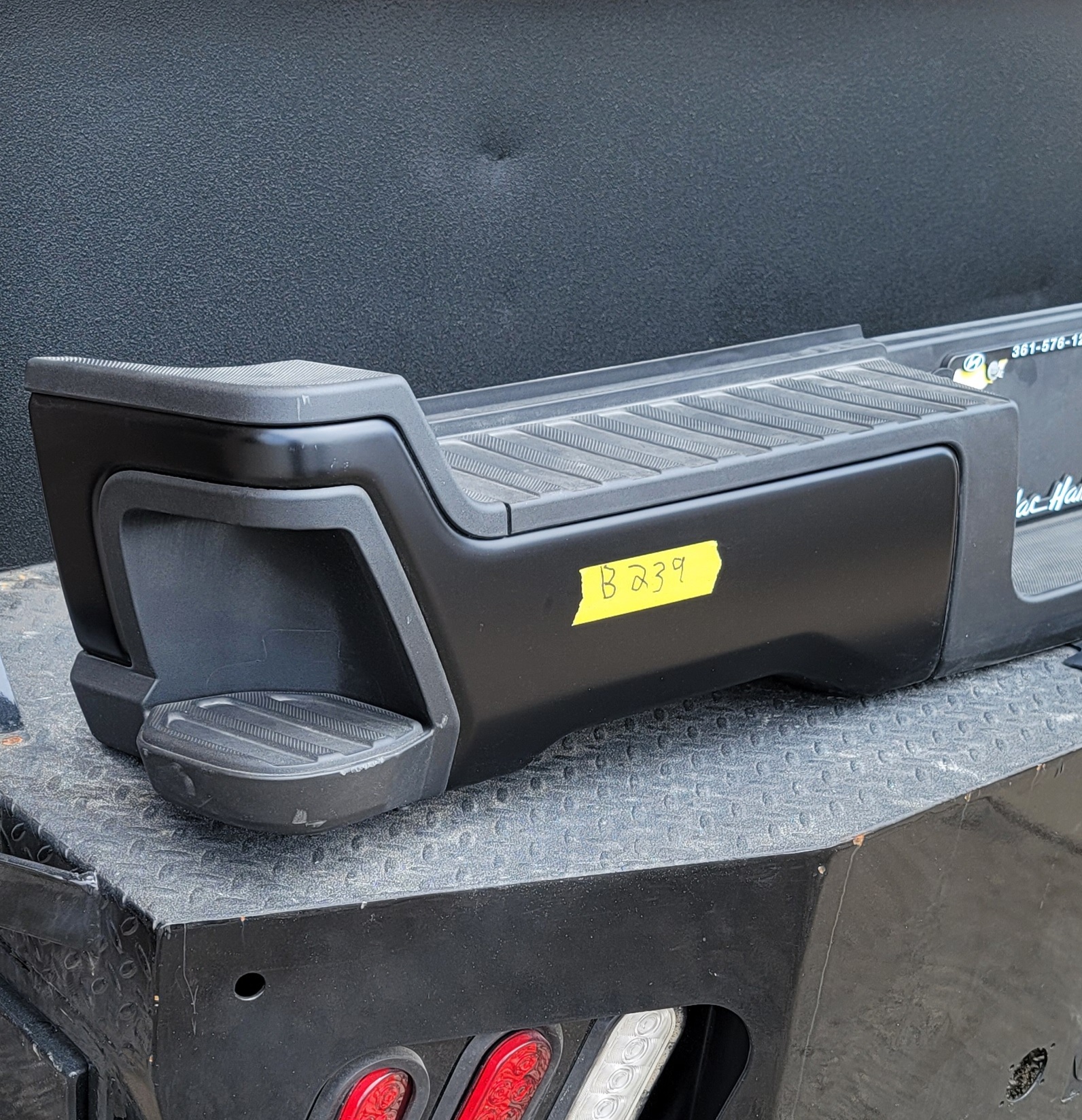 2023–2025 Ford F-250/F-350 Super Duty OEM Rear Bumper-239 – Image 3