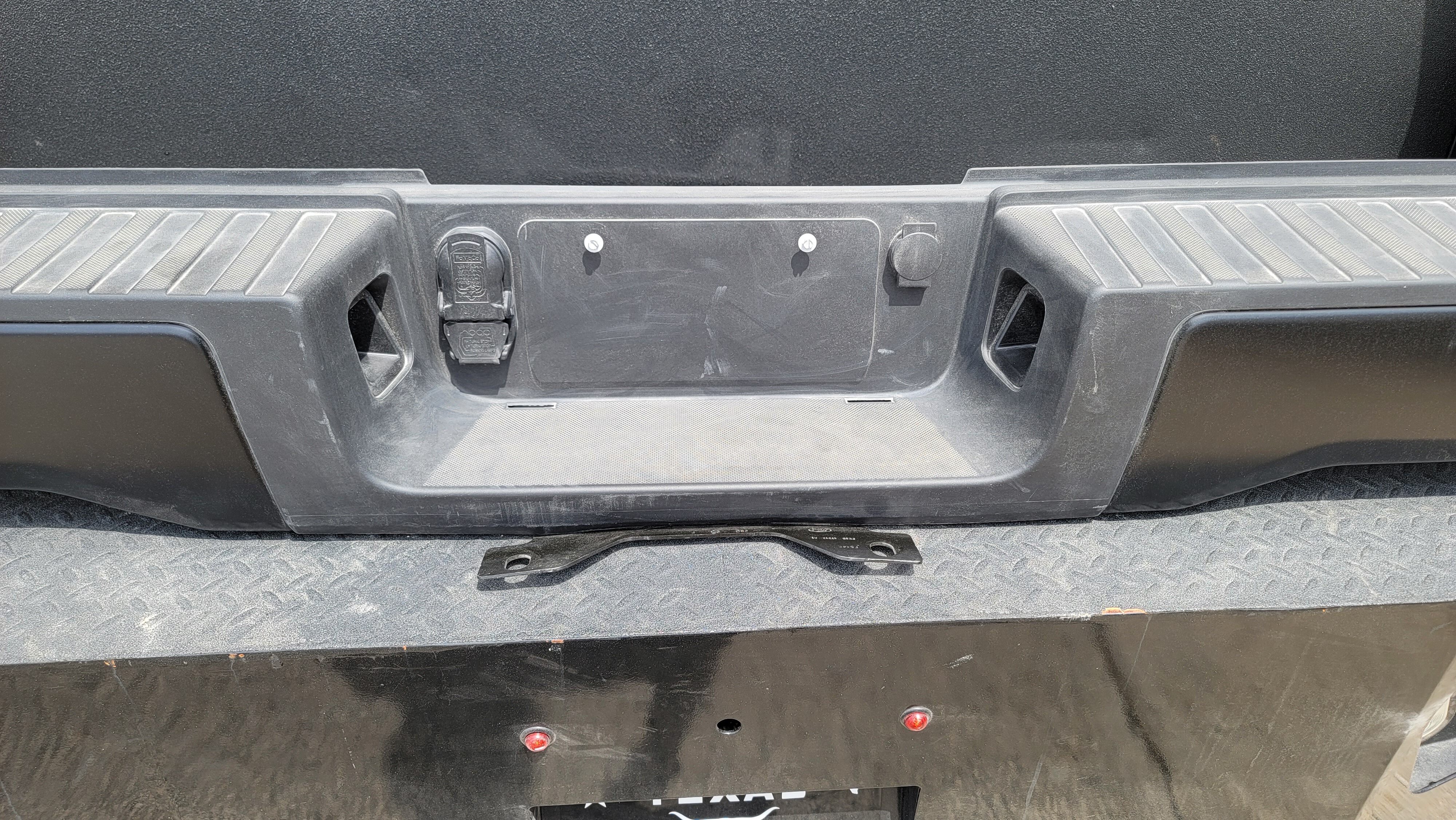 2023–2025 Ford F-250/F-350 Super Duty OEM Rear Bumper-240 – Image 2