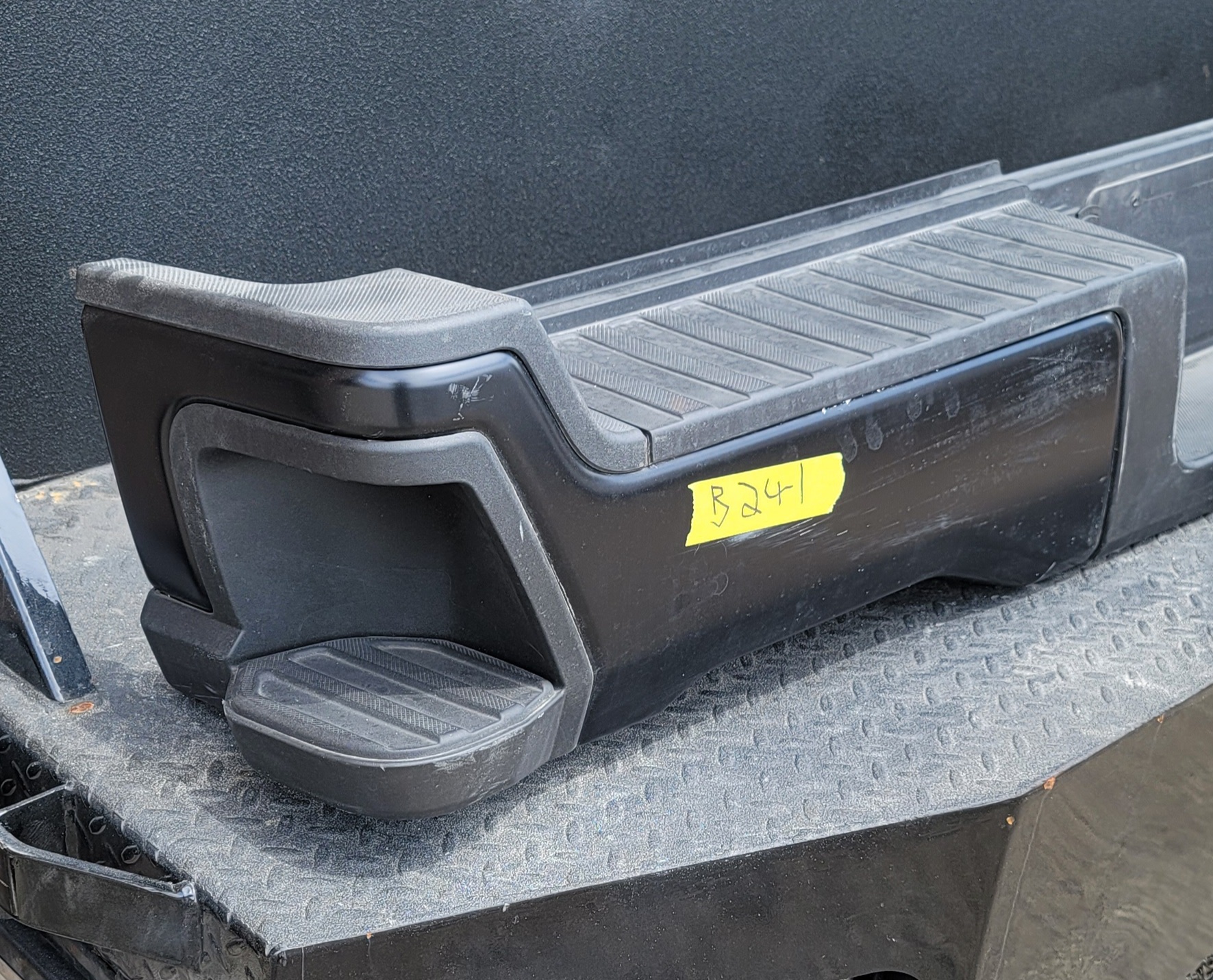 2023–2025 Ford F-250/F-350 Super Duty OEM Rear Bumper-241 – Image 3