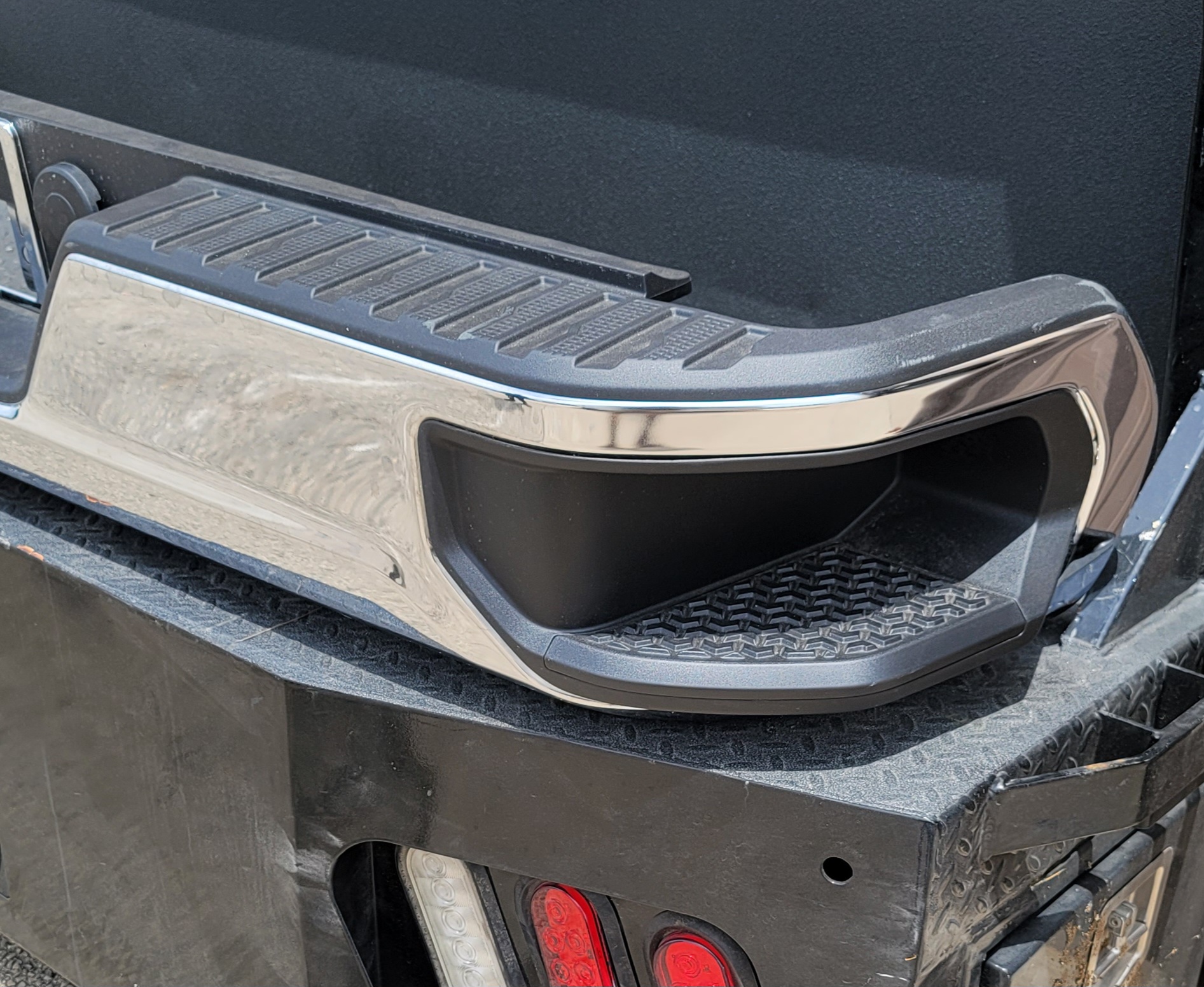 2023–2025 Chevrolet Silverado 2500HD/3500HD OEM Chrome Rear Bumper-243 – Image 6