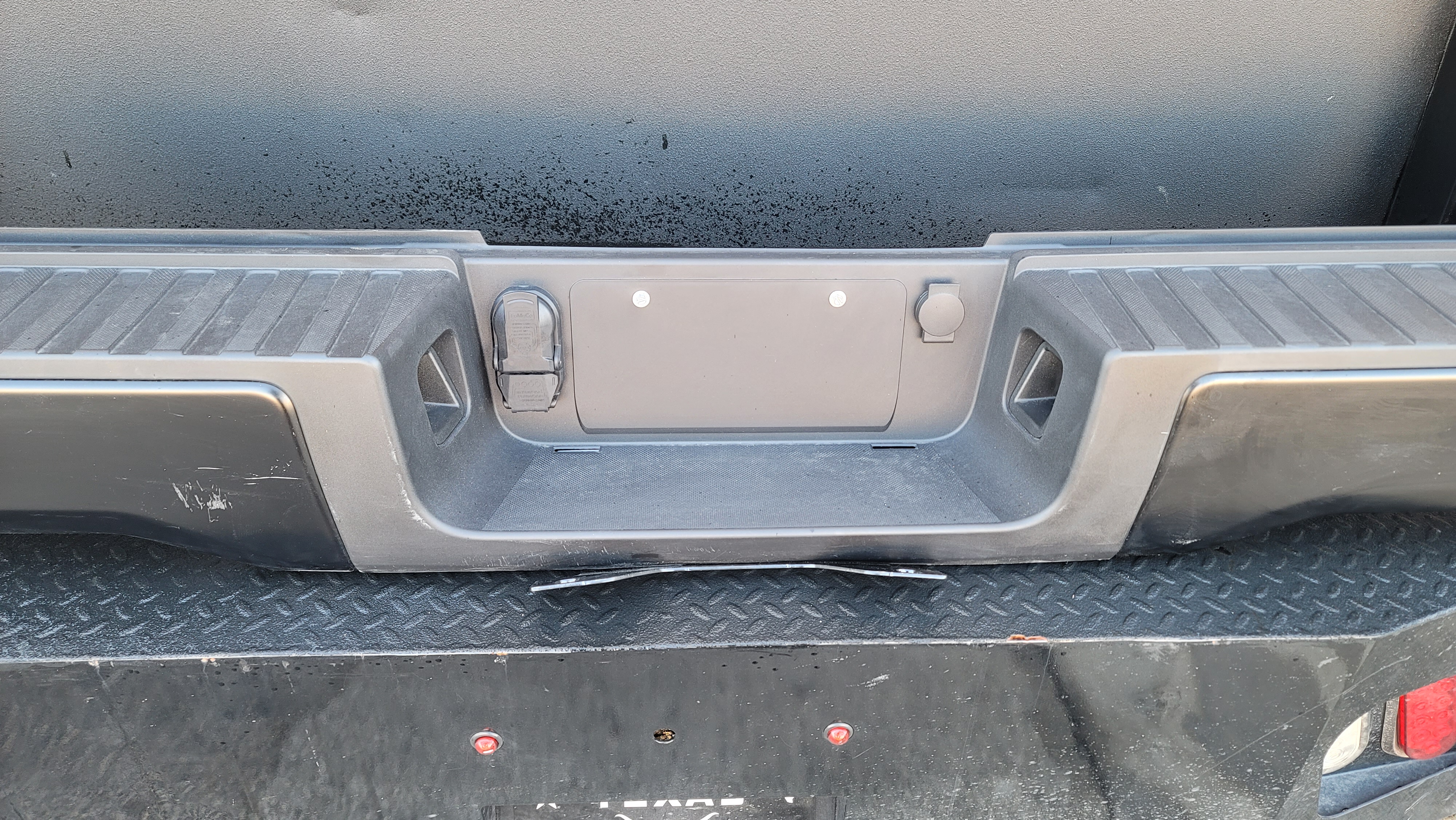 2023–2025 Ford F-250/F-350 Super Duty OEM Black Rear Bumper-244 – Image 2