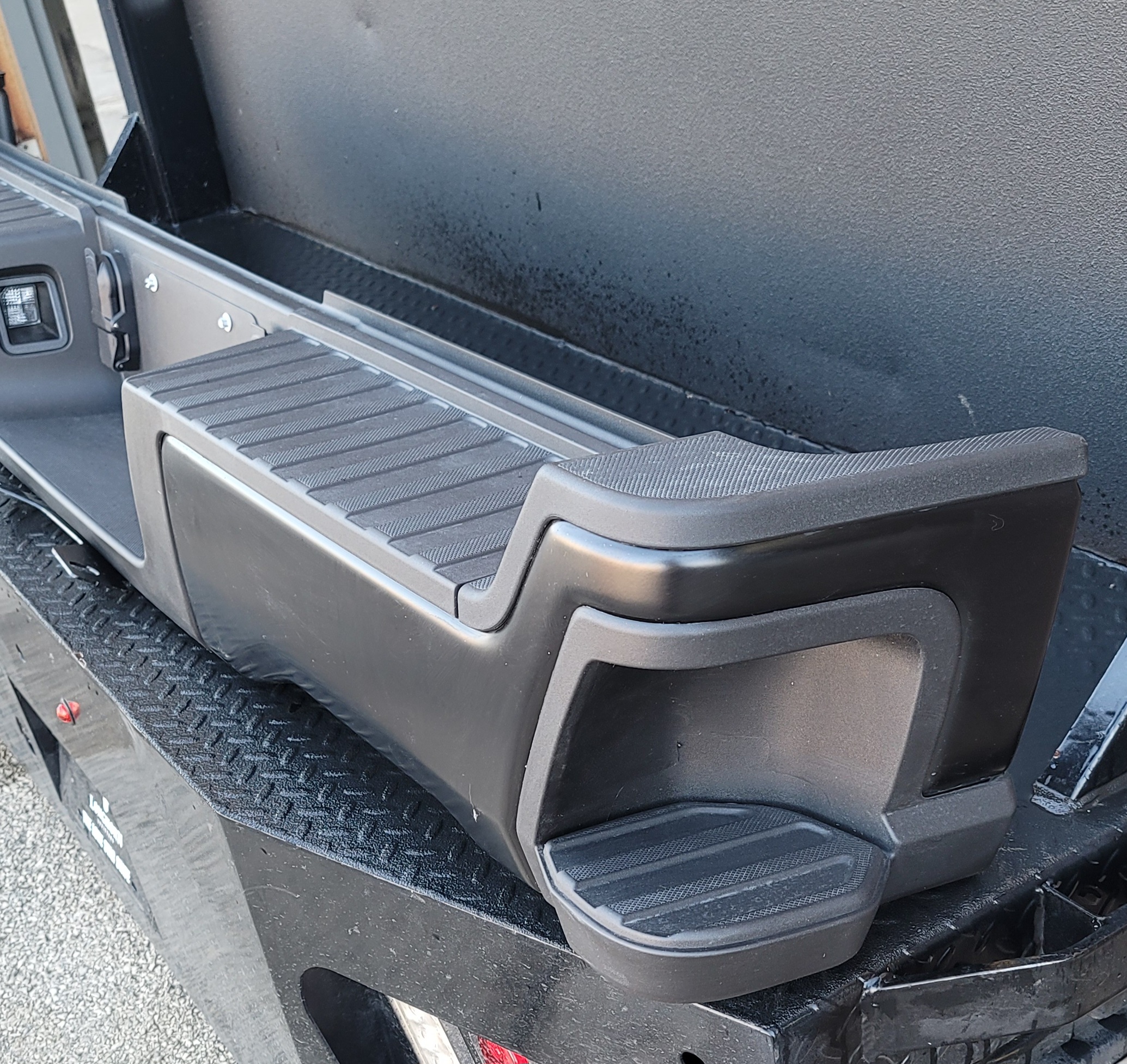 2023–2025 Ford F-250/F-350 Super Duty OEM Black Rear Bumper-244 – Image 6