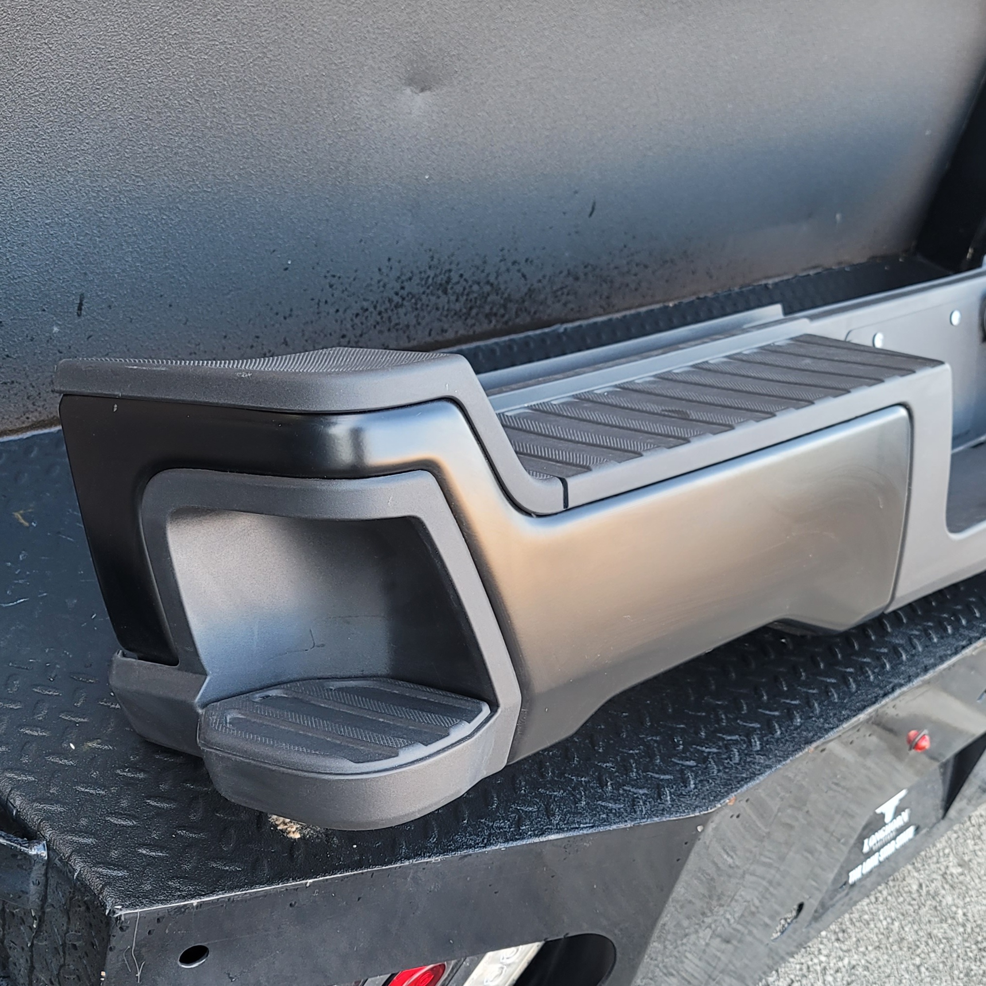 2023–2025 Ford F-250/F-350 Super Duty OEM Black Rear Bumper-245 – Image 3