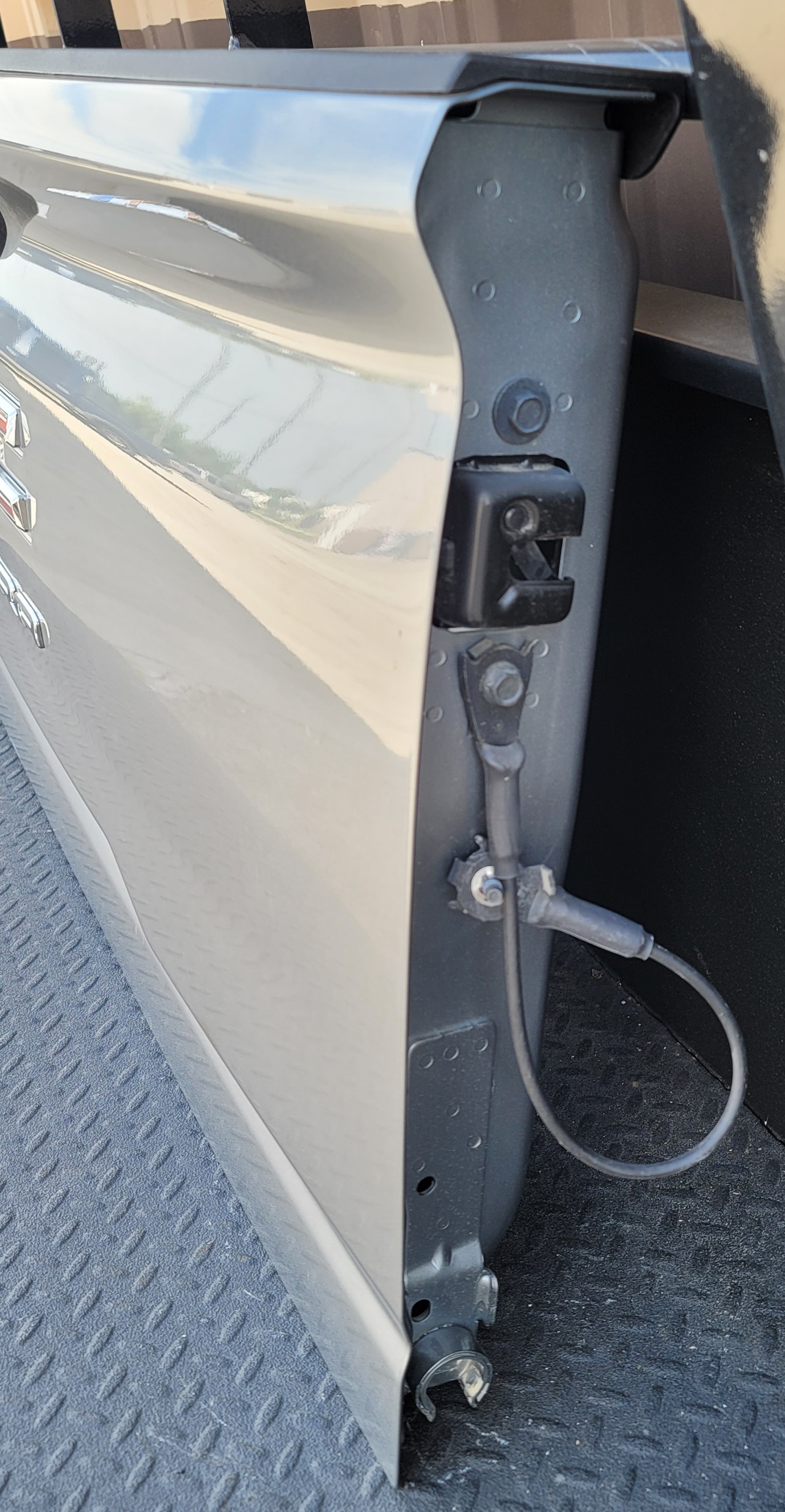 2022–2025 GMC Sierra 1500 OEM Tailgate-147 – Image 4