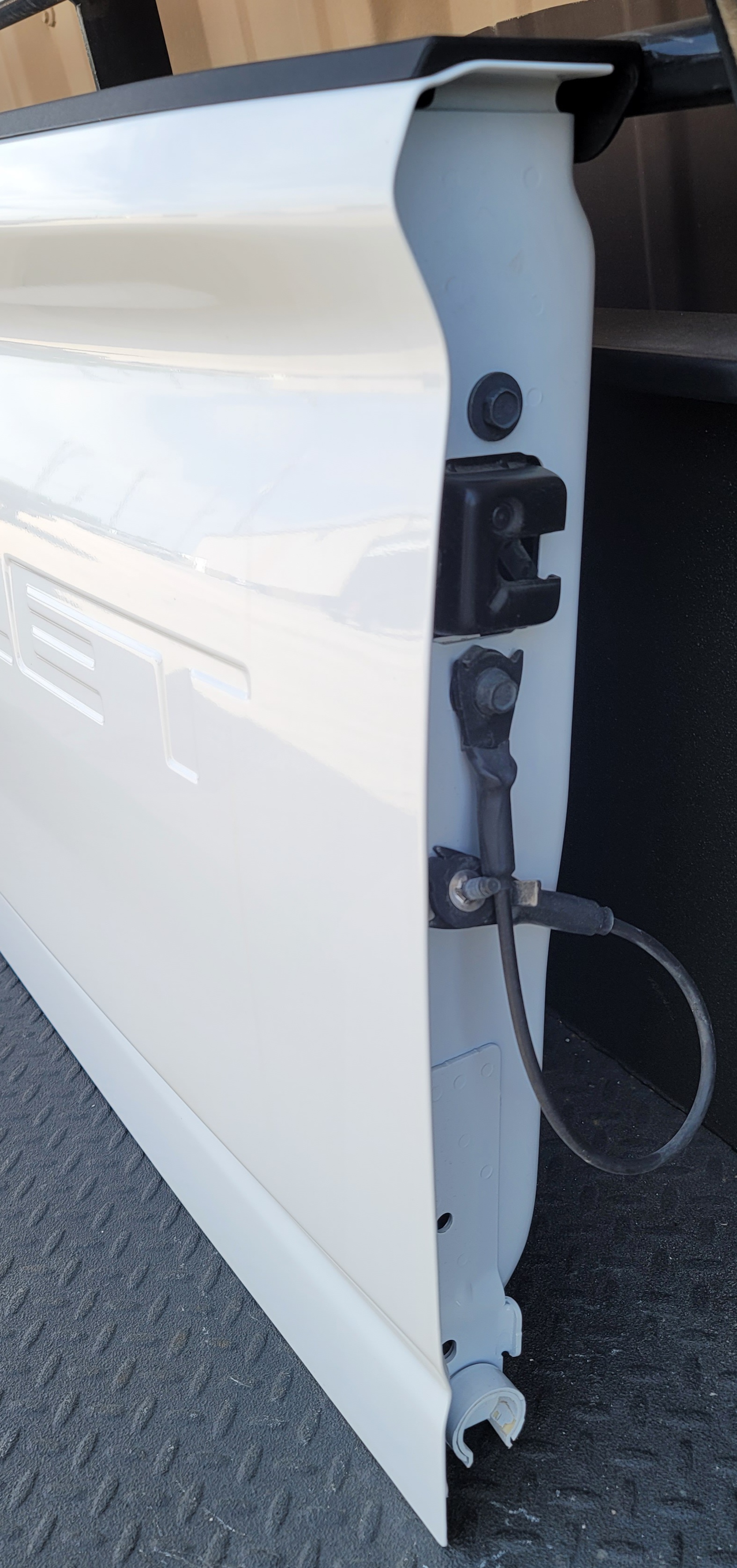 2022–2025 Chevrolet Silverado 1500 OEM Tailgate-148 – Image 3