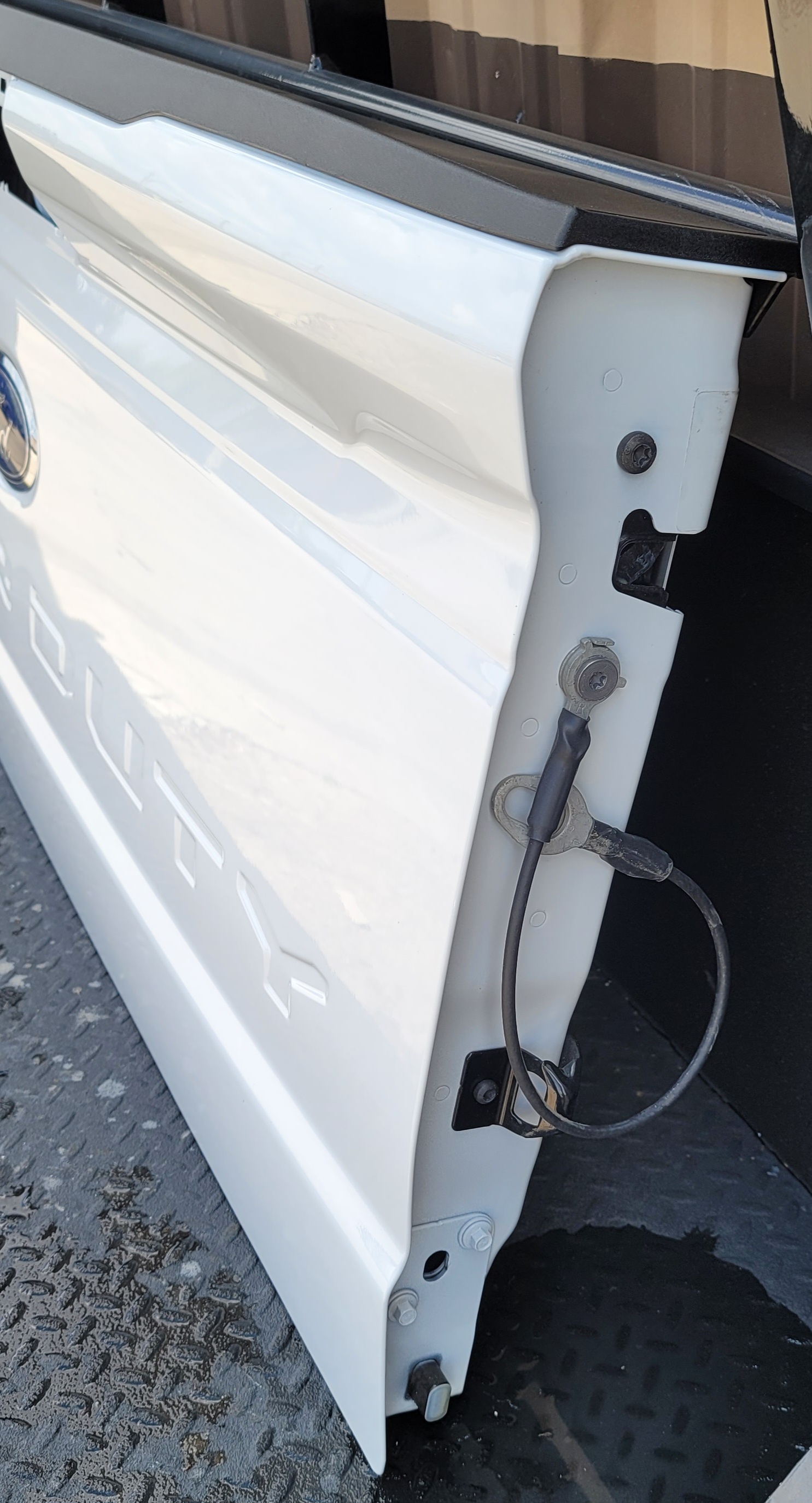 2023–2025 Ford F-250/F-350 Super Duty OEM Tailgate-151 – Image 4