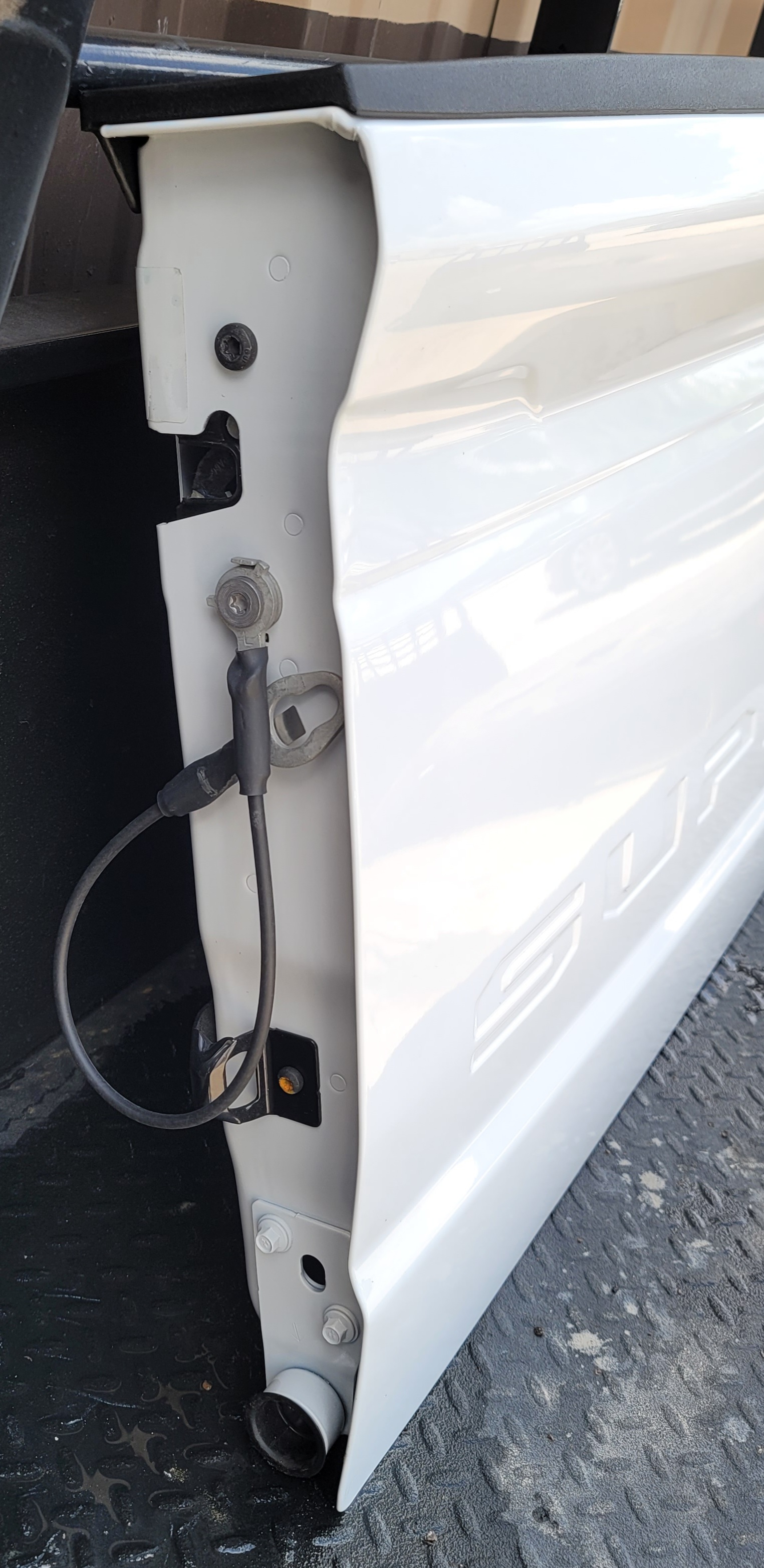 2023–2025 Ford F-250/F-350 Super Duty OEM Tailgate-151 – Image 3