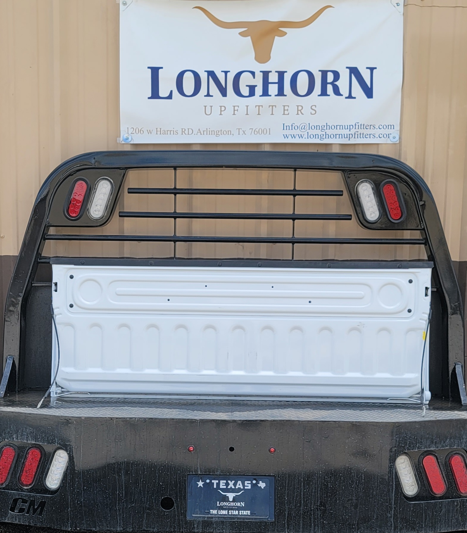 2019–2024 RAM 1500 DT Big Horn 4x4 White Tailgate-164 – Image 6