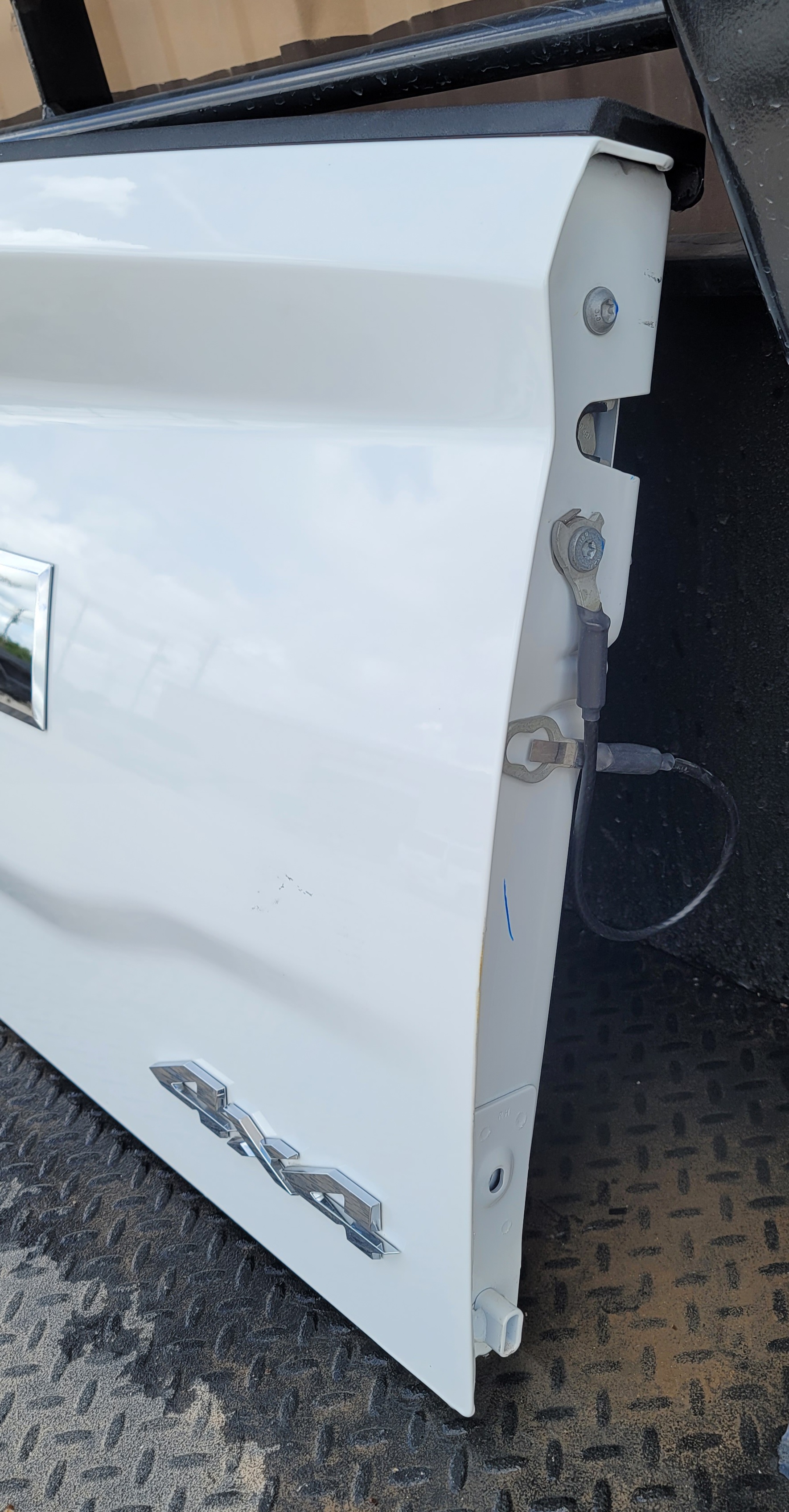 2019–2024 RAM 1500 DT Big Horn 4x4 White Tailgate-164 – Image 4