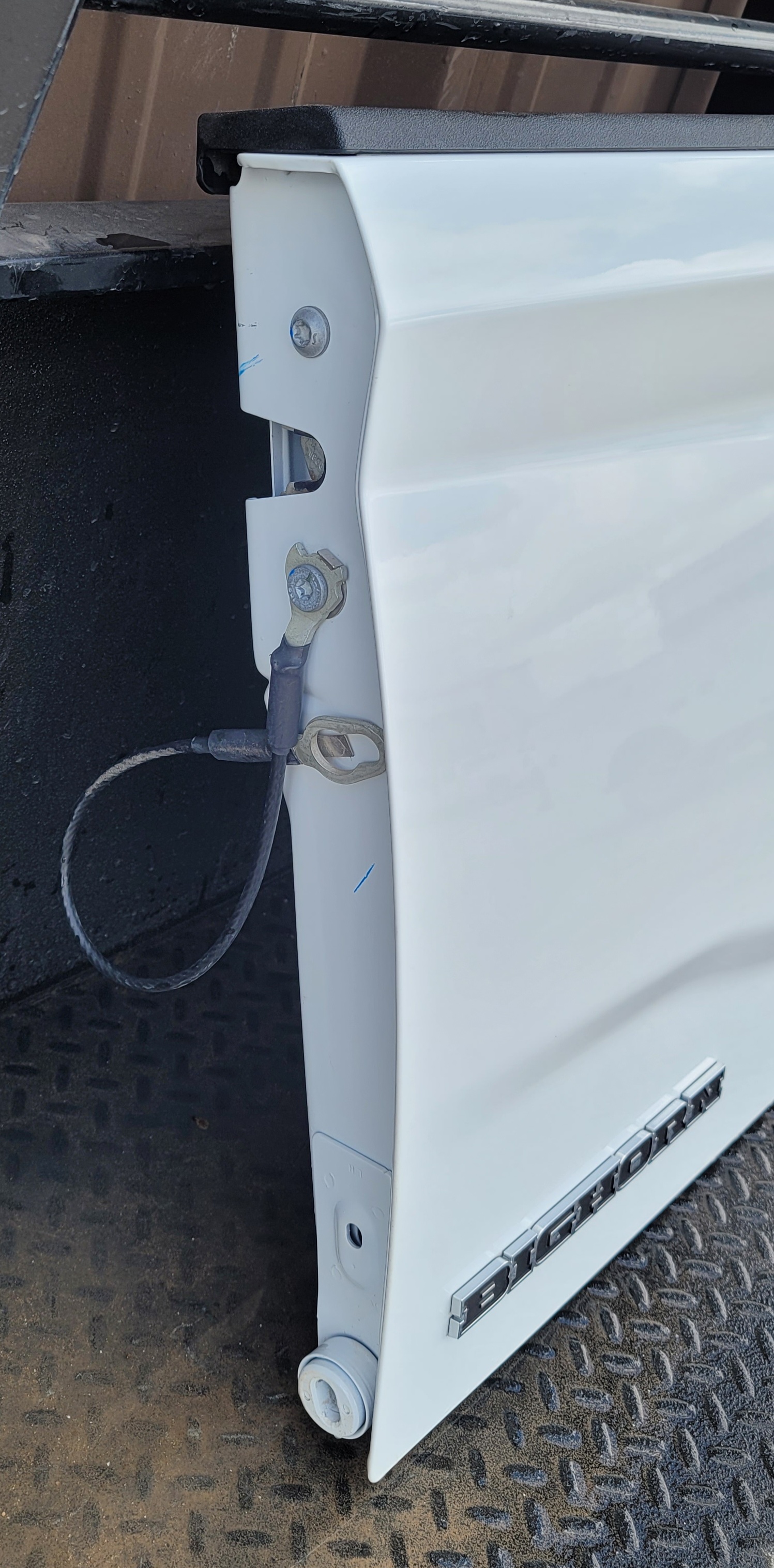 2019–2024 RAM 1500 DT Big Horn 4x4 White Tailgate-164 – Image 5
