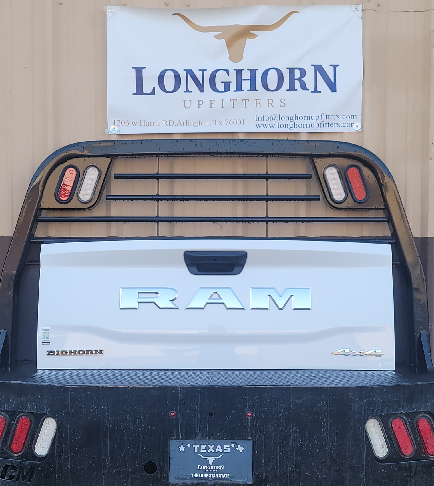 2019–2024 RAM 1500 DT Big Horn 4x4 White Tailgate-167 – Image 1