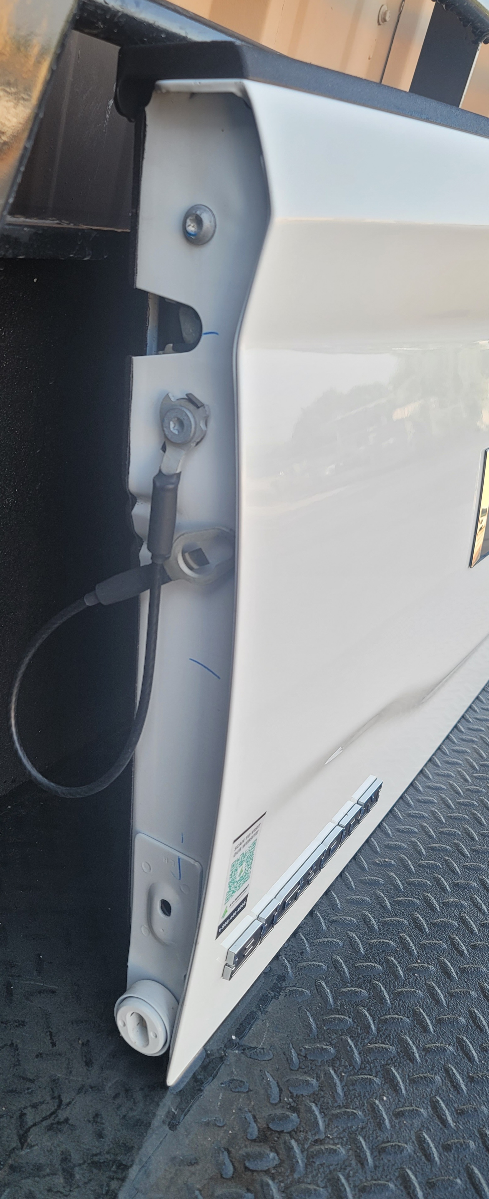 2019–2024 RAM 1500 DT Big Horn 4x4 White Tailgate-167 – Image 4