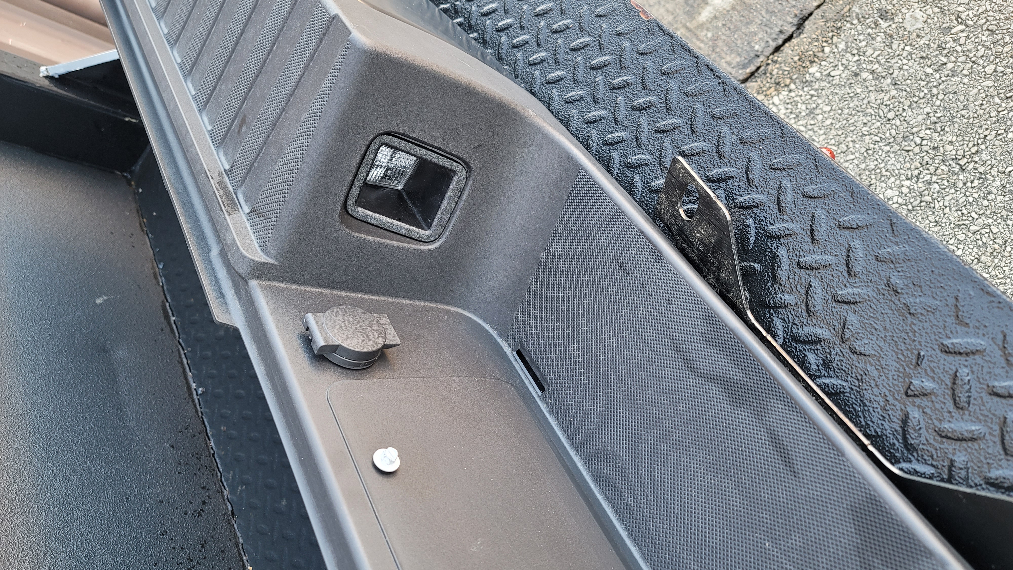 2023–2025 Ford F-250/F-350 Super Duty Black Rear Step Bumper-246 – Image 6