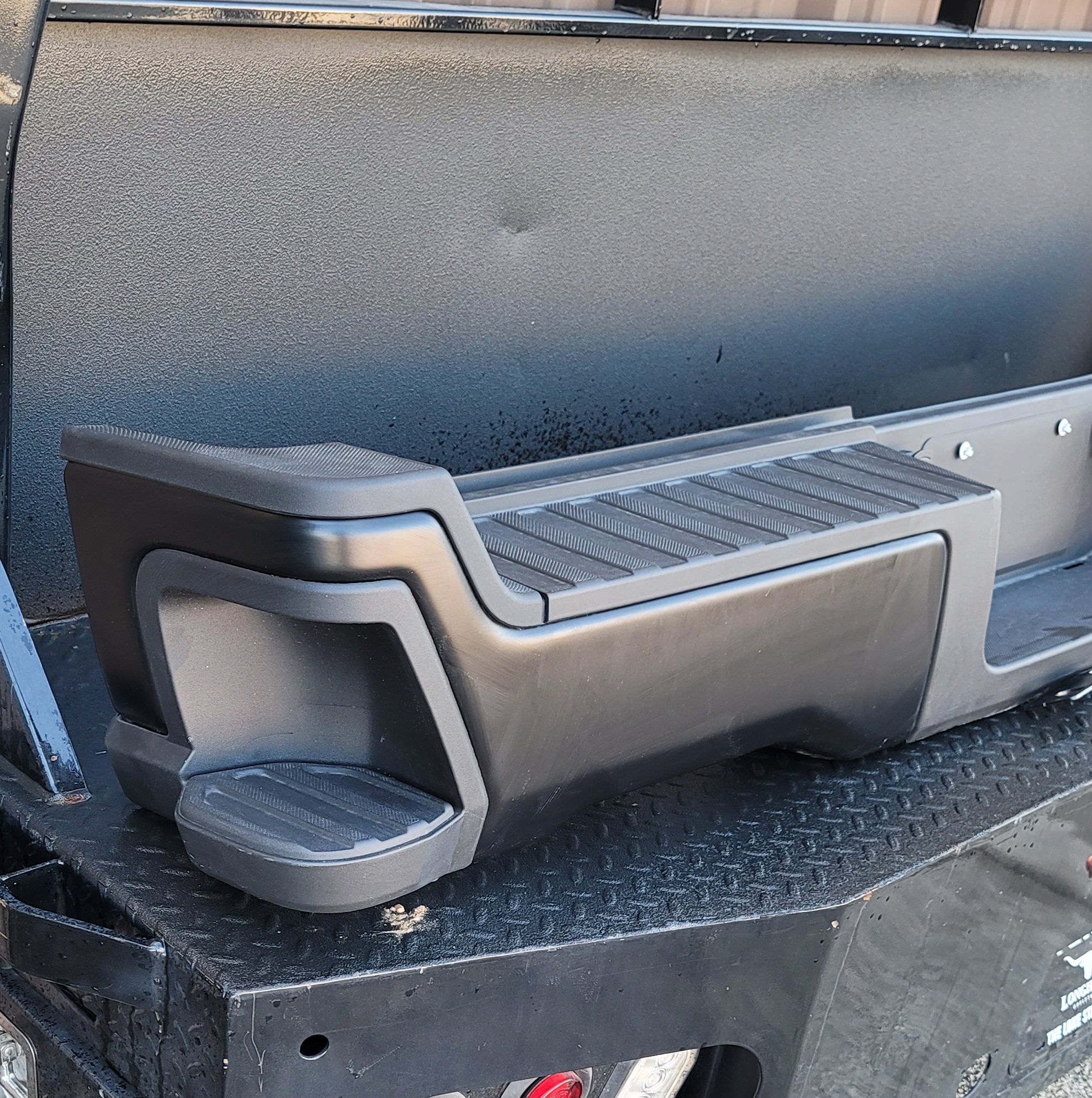 2023–2025 Ford F-250/F-350 Super Duty Black Rear Step Bumper-246 – Image 4