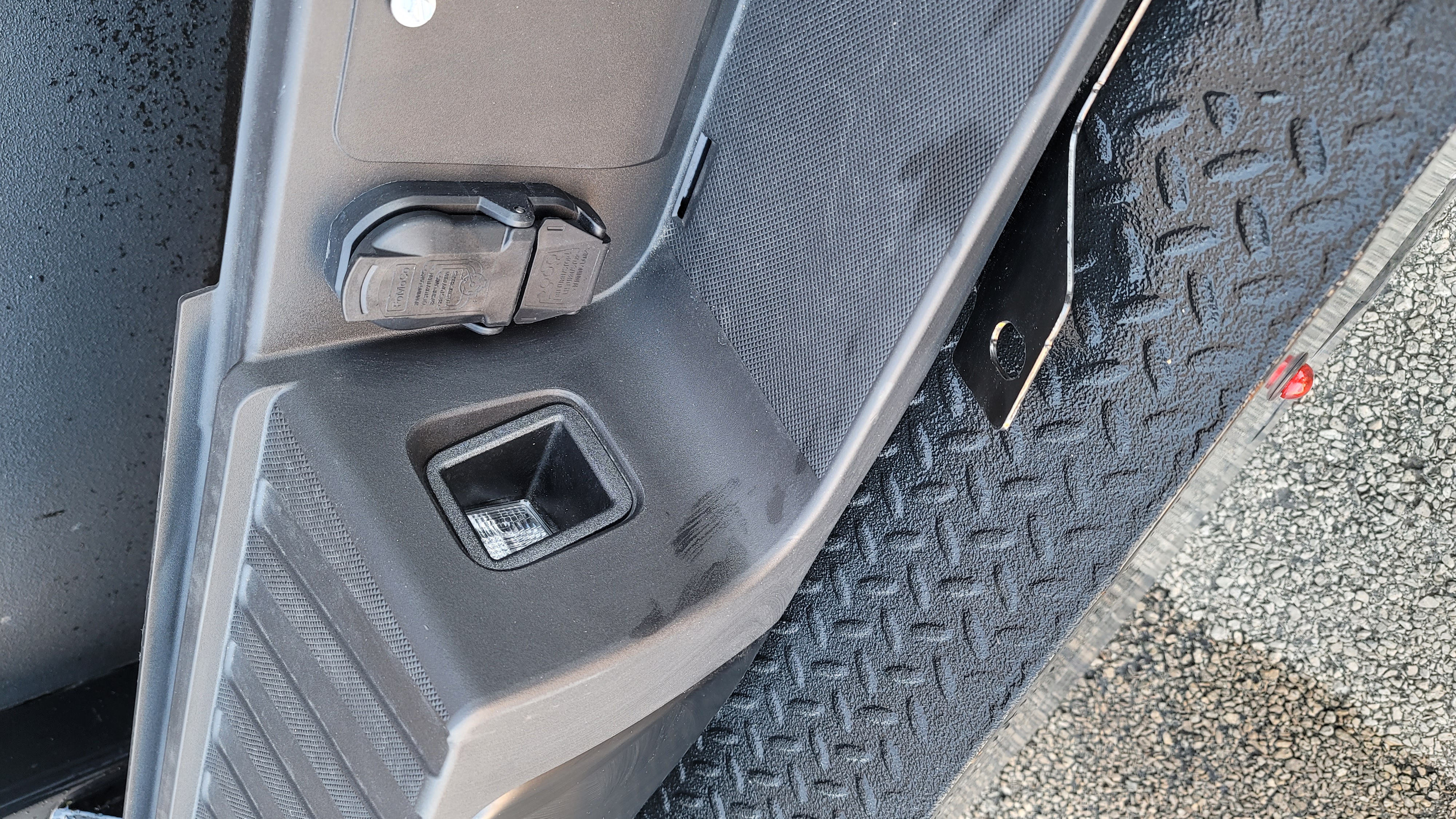 2023–2025 Ford F-250/F-350 Super Duty Black Rear Step Bumper-246 – Image 5